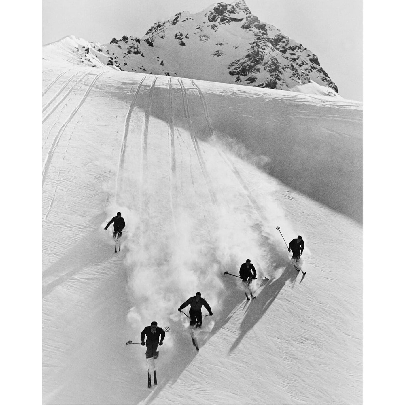 Glass picture five men skiing downhill 90x120 Homefactory