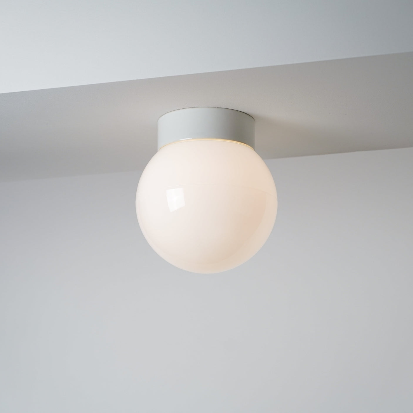 Globe 200 Matt Taklampe/Vegglampe E27 IP44 Ifö Electric AB Taklampe