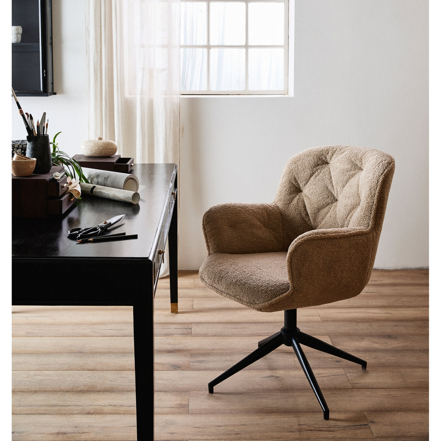 LEA kontorstol - beige Nordal CHAIRS+ARM