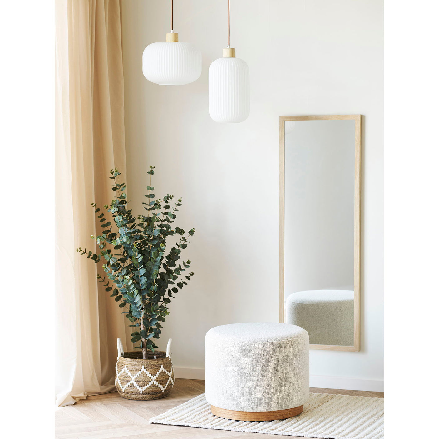 Daisy Pouf. Bare svar uten noen forklaring House Nordic Varetype