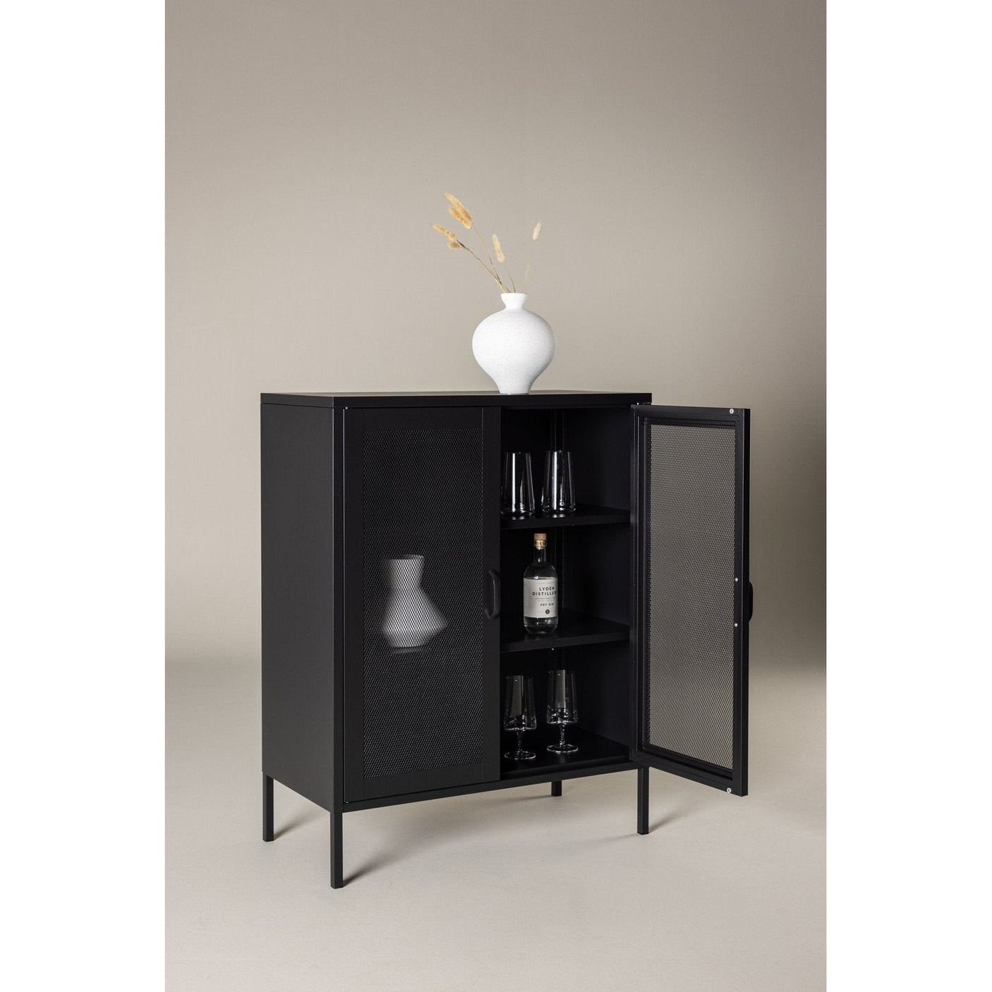 Misha vitrineskap lavt Venture Design Vitrineskap