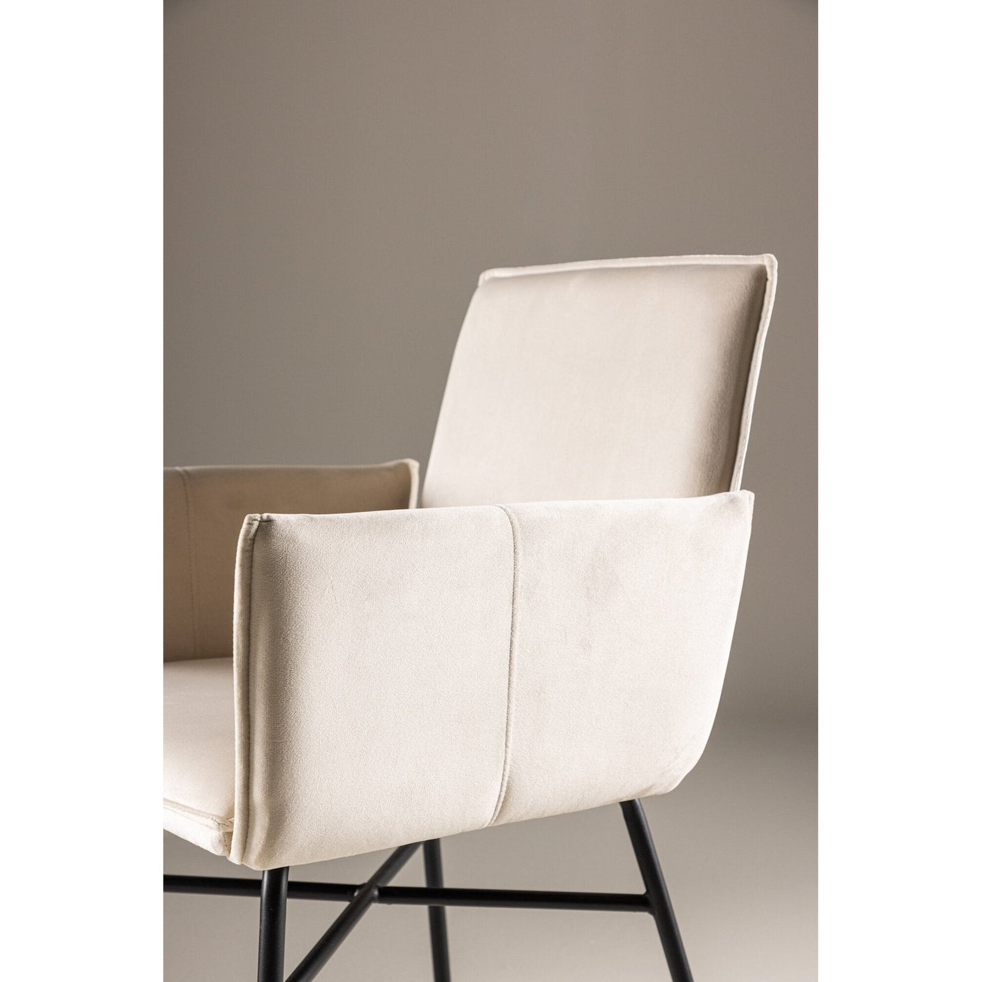 Petra Spisestol med armlene Venture Design Spisestol