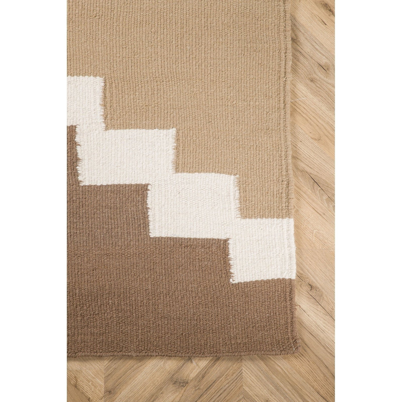 Aston ullteppe 300x200 Venture Design Teppe