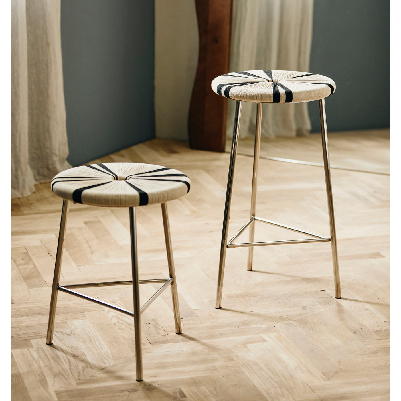 MORICE skammel med jutefett, høy - svart/råhvitt Nordal STOOLS