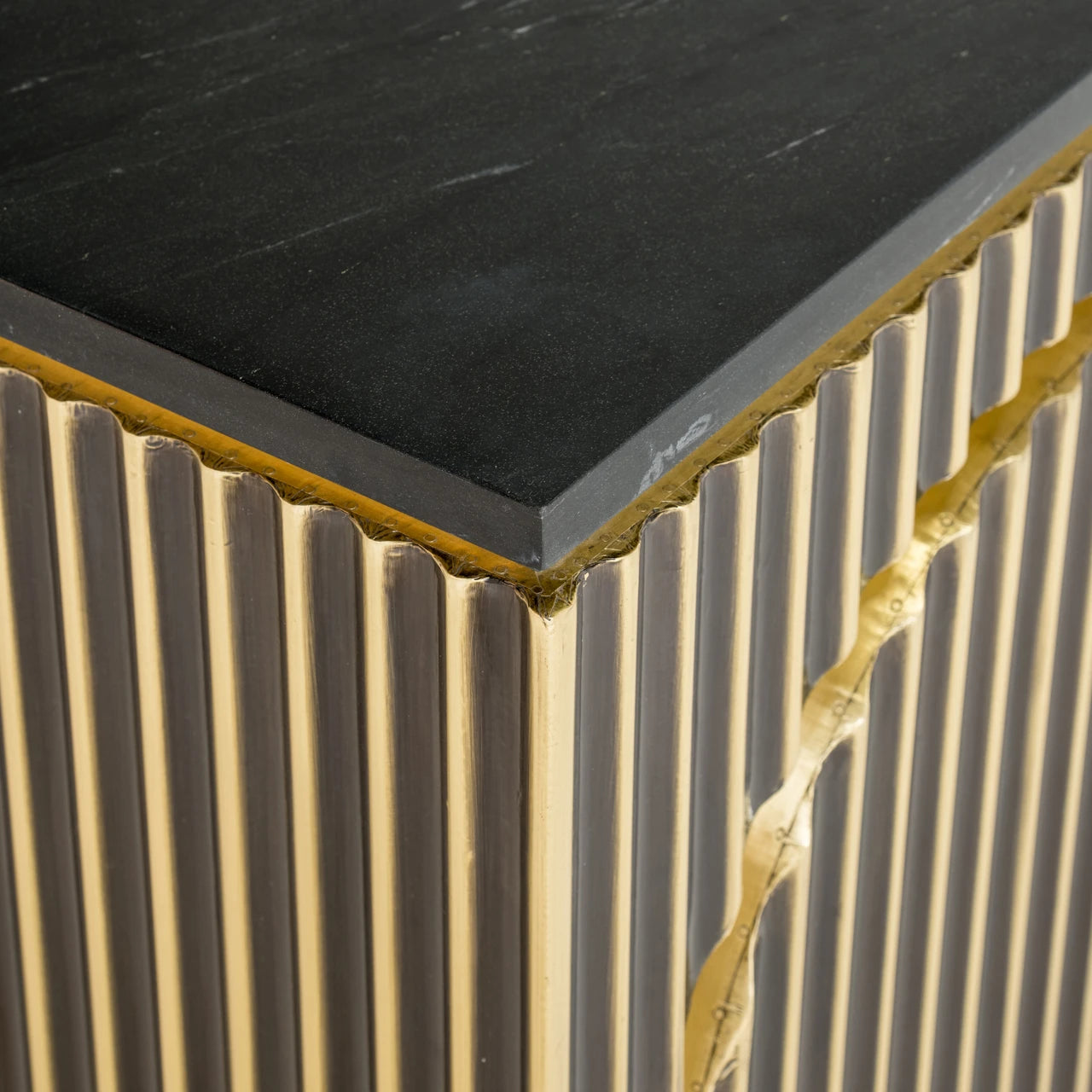 Sideboard Les Arcs børstet gull Richmond Interiors Skjenk