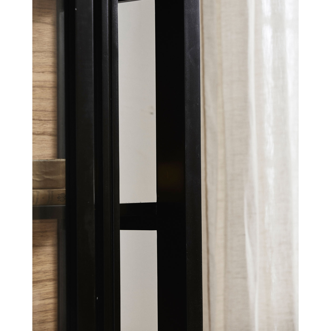 BEI Veggskap i tre med skyteåpninger - 122x82 - svart/naturlig Nordal WALL/ DISP