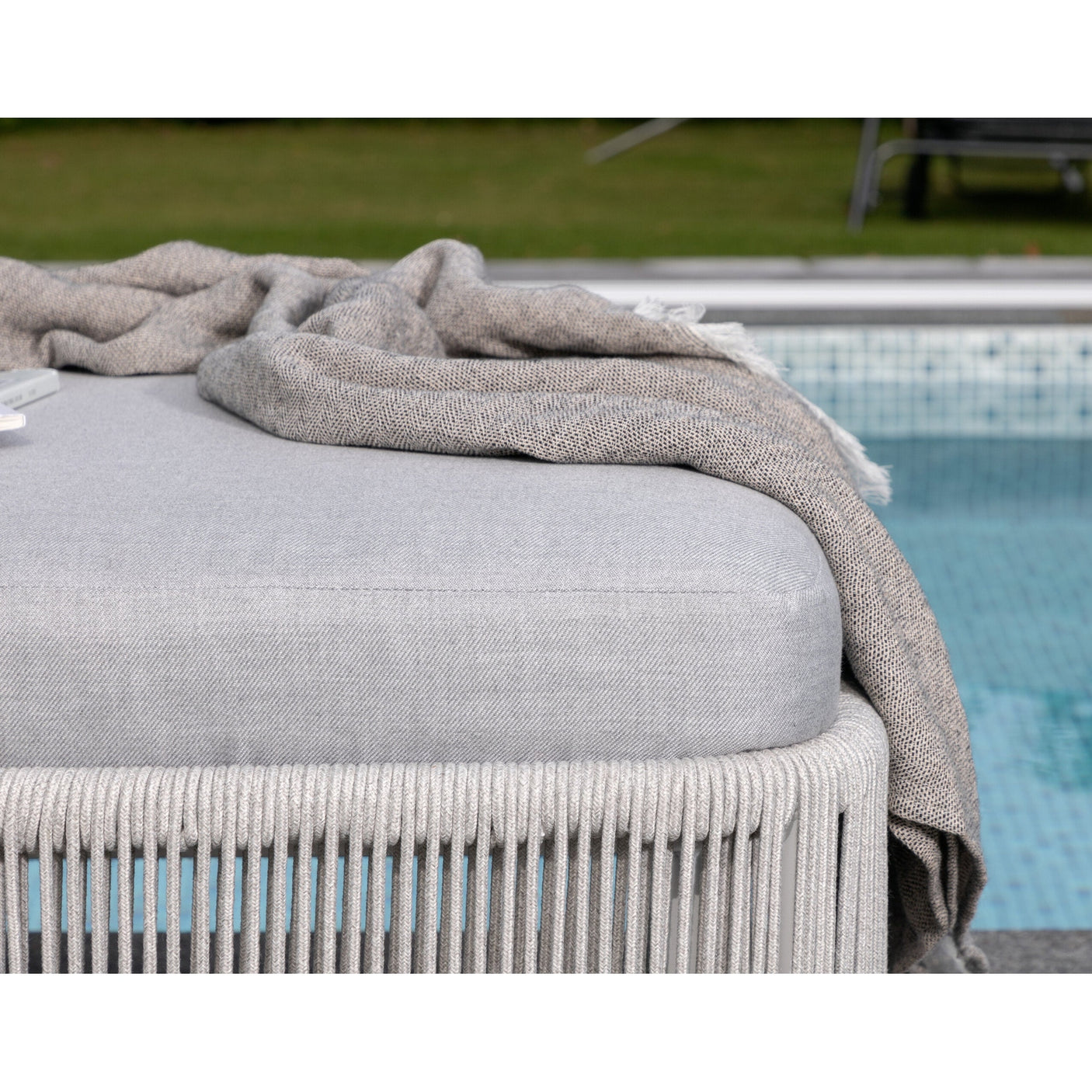 Virya Sol Lounge Venture Design Solseng