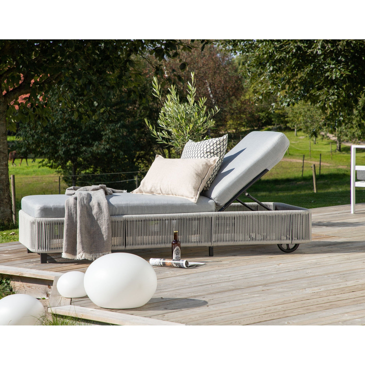 Virya Sol Lounge Venture Design Solseng