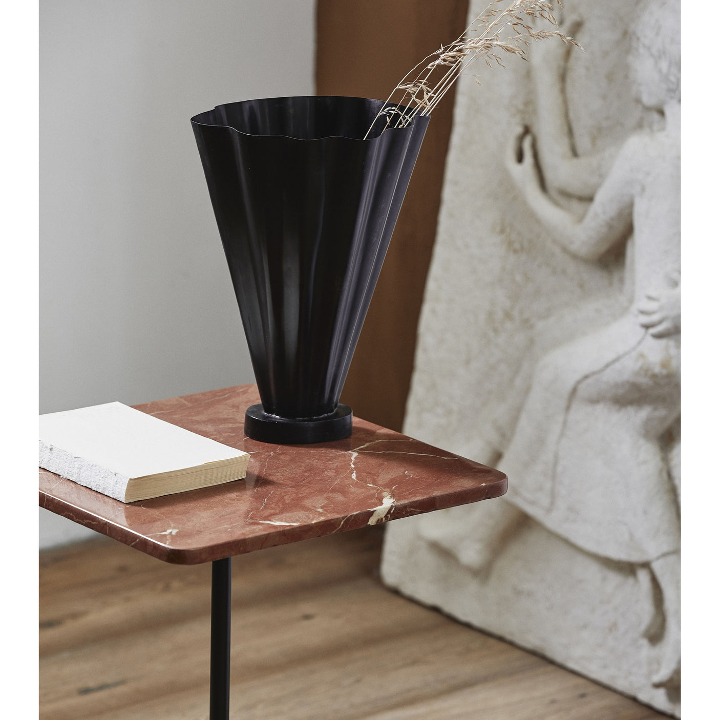 COLL vas av jern, antikk finish - h36 cm - brun Nordal CANDLEHOLD