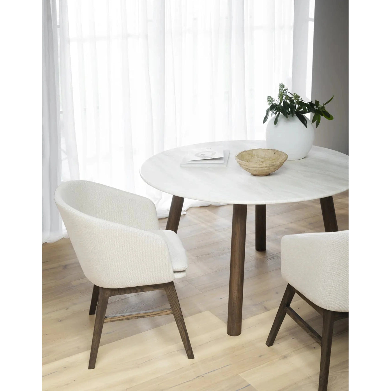 Windham spisestol med armstøtte Rowico Spisestol