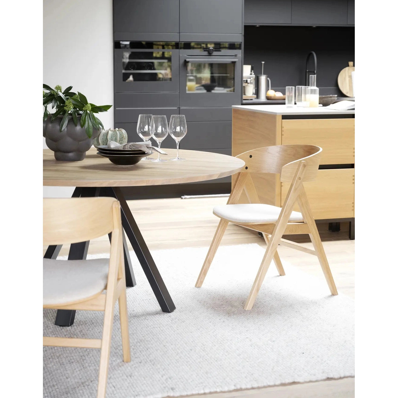 Waterton spisestol med armstøtte Rowico Spisestol