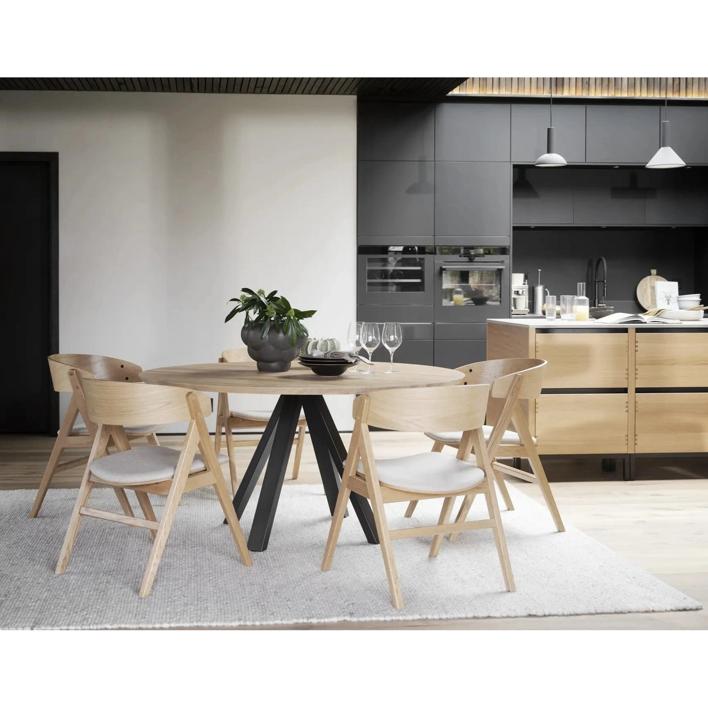 Waterton spisestol med armstøtte Rowico Spisestol