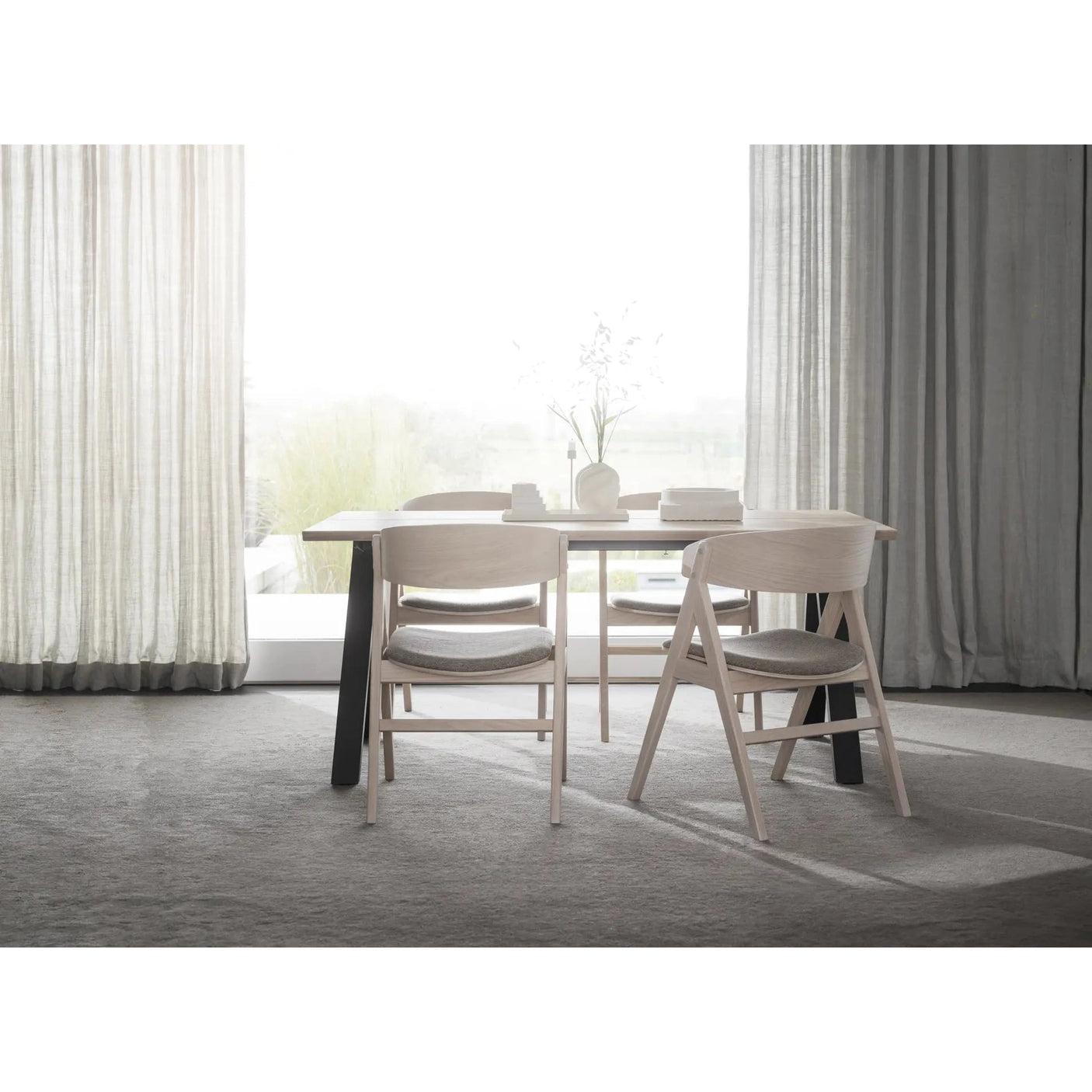 Waterton spisestol med armstøtte Rowico Spisestol