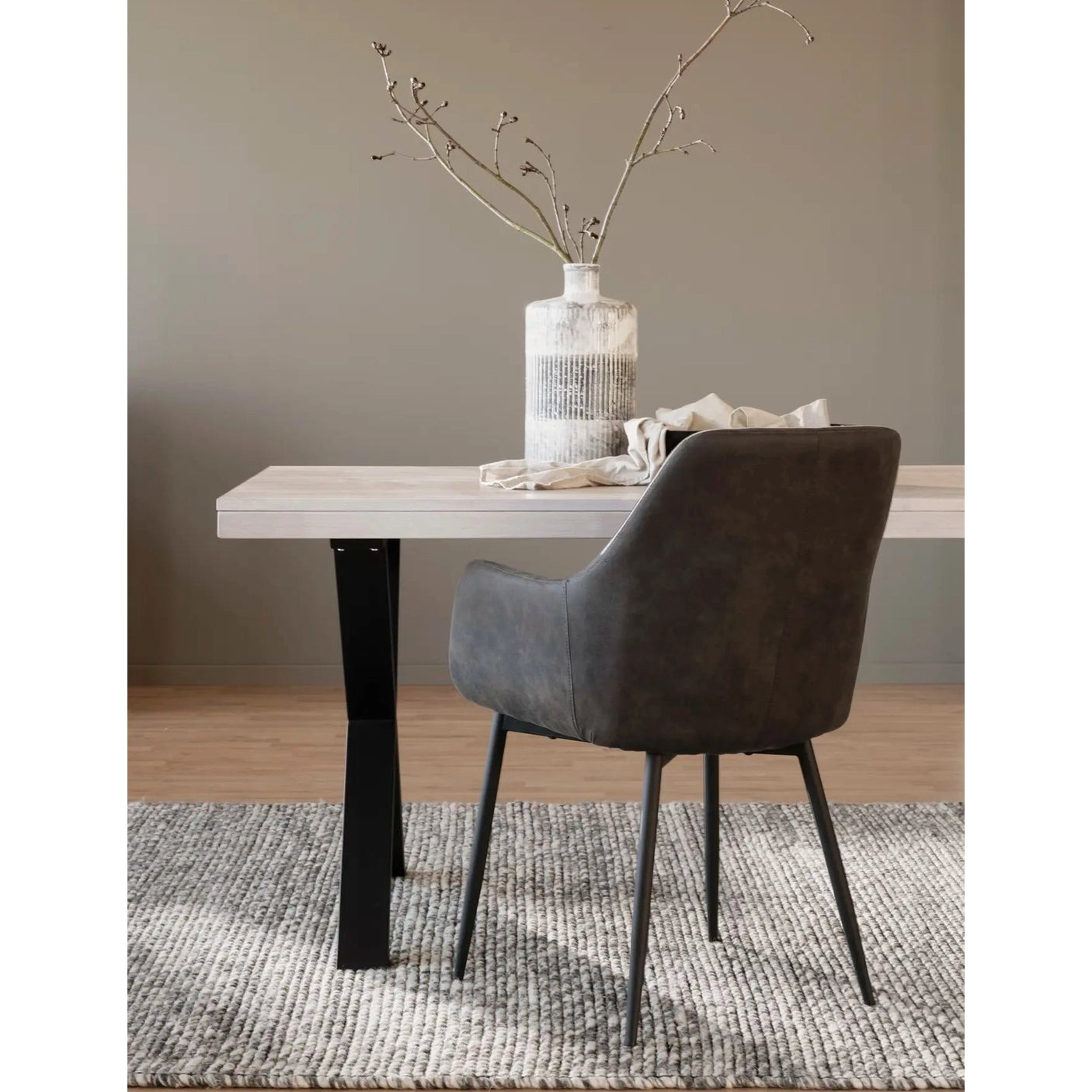 Reily spisestol med armstøtte Rowico Spisestol