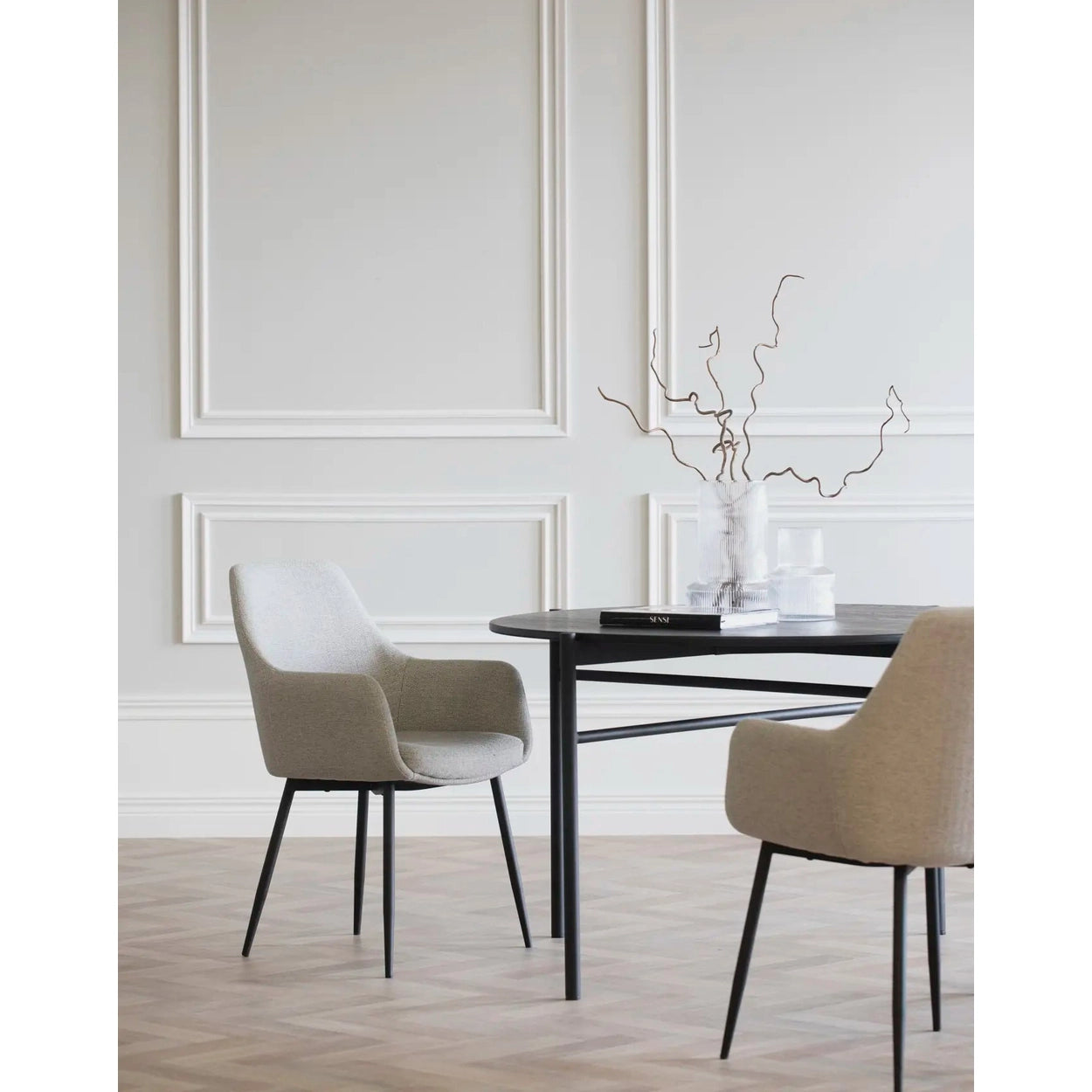 Reily spisestol med armstøtte Rowico Spisestol