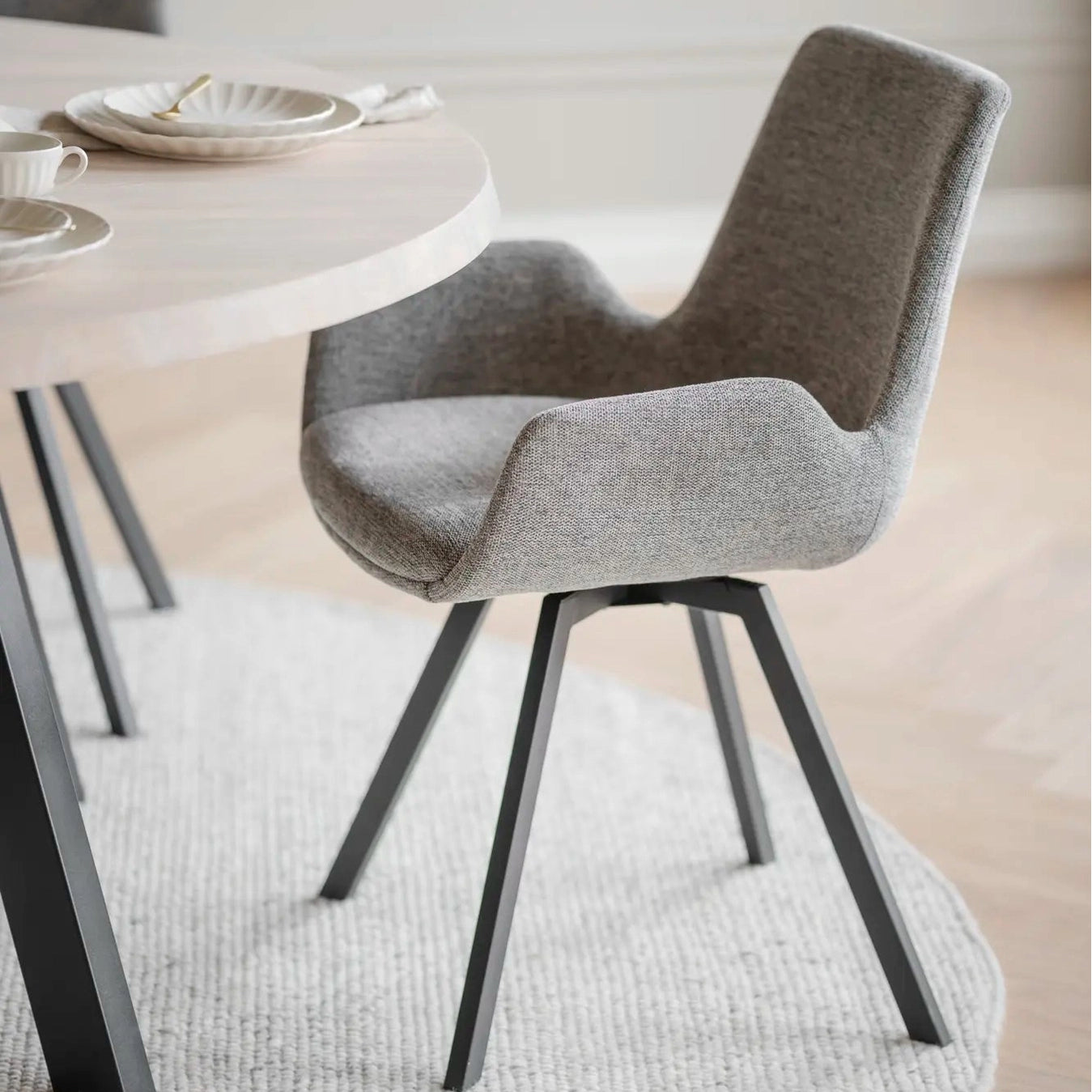 Norwell spisestol med armstøtte Rowico Spisestol