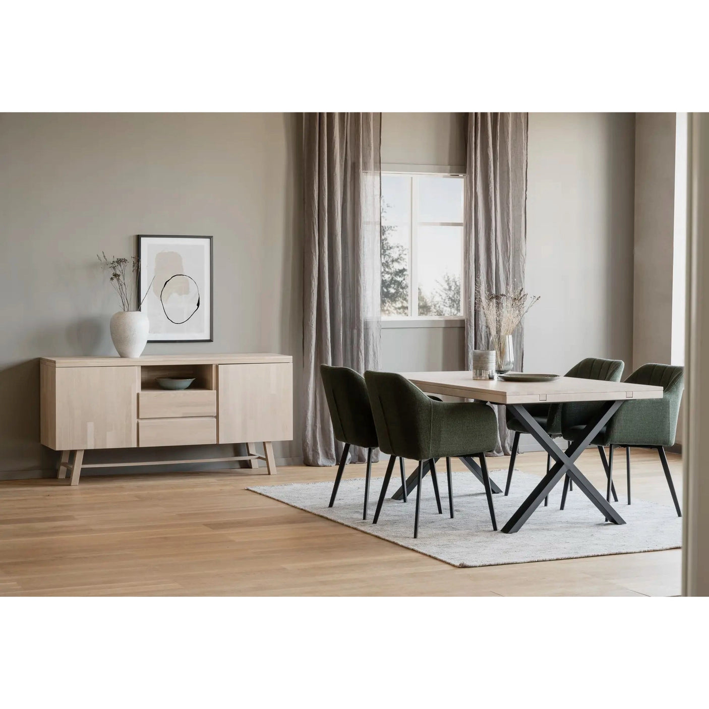 Bolton spisestol med armstøtte Rowico Spisestol