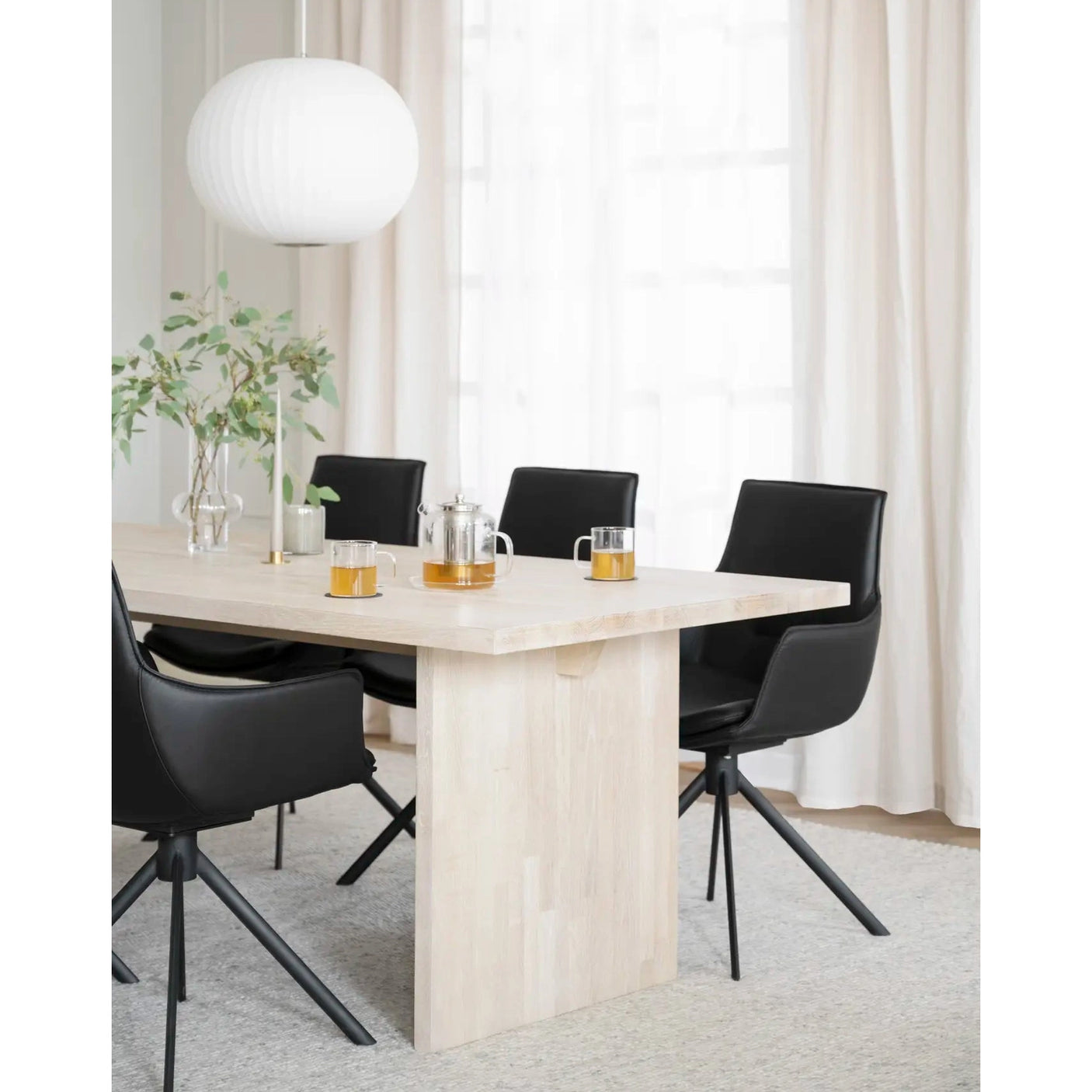 Lowell spisestol med armstøtte Rowico Spisestol