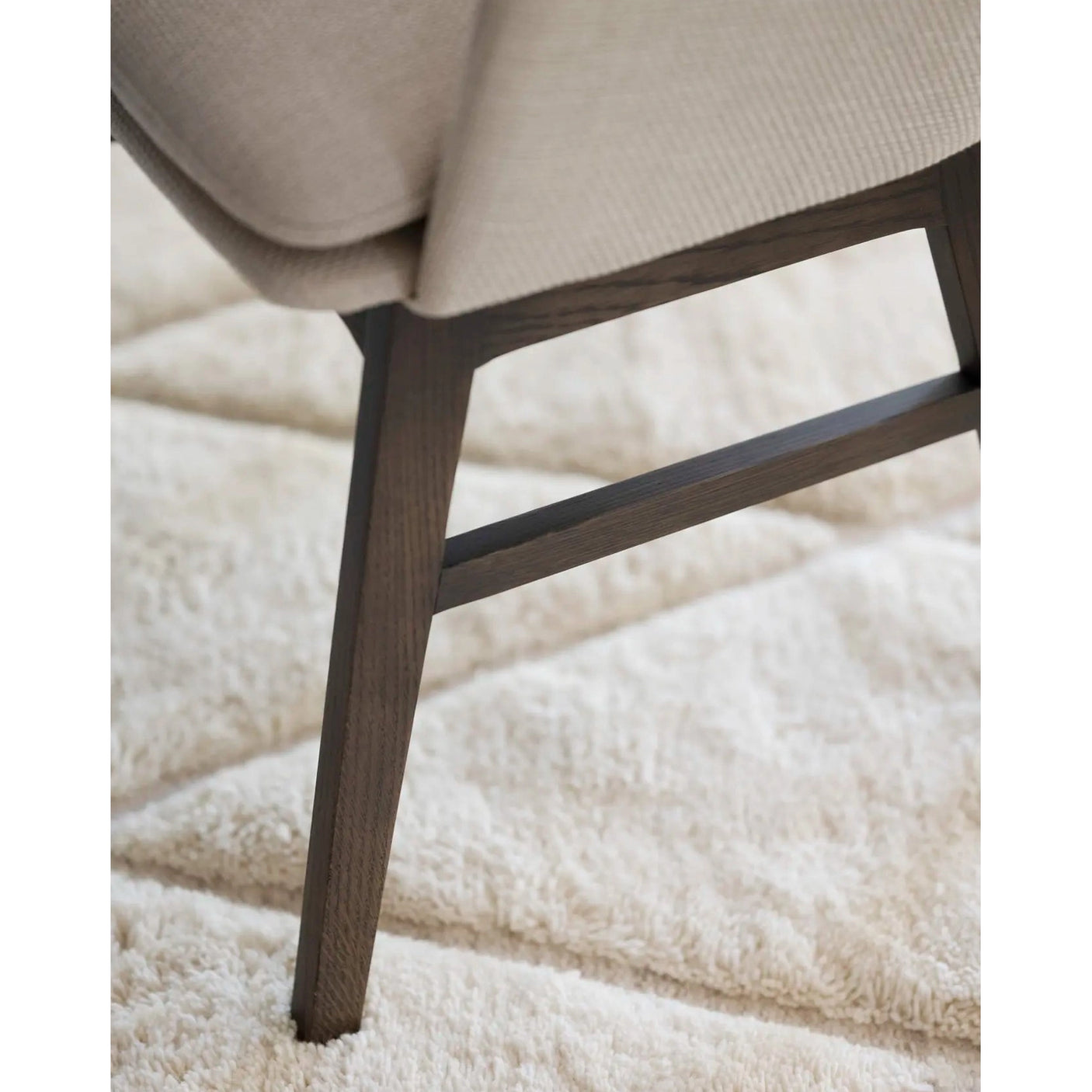 Windham spisestol med armstøtte Rowico Spisestol