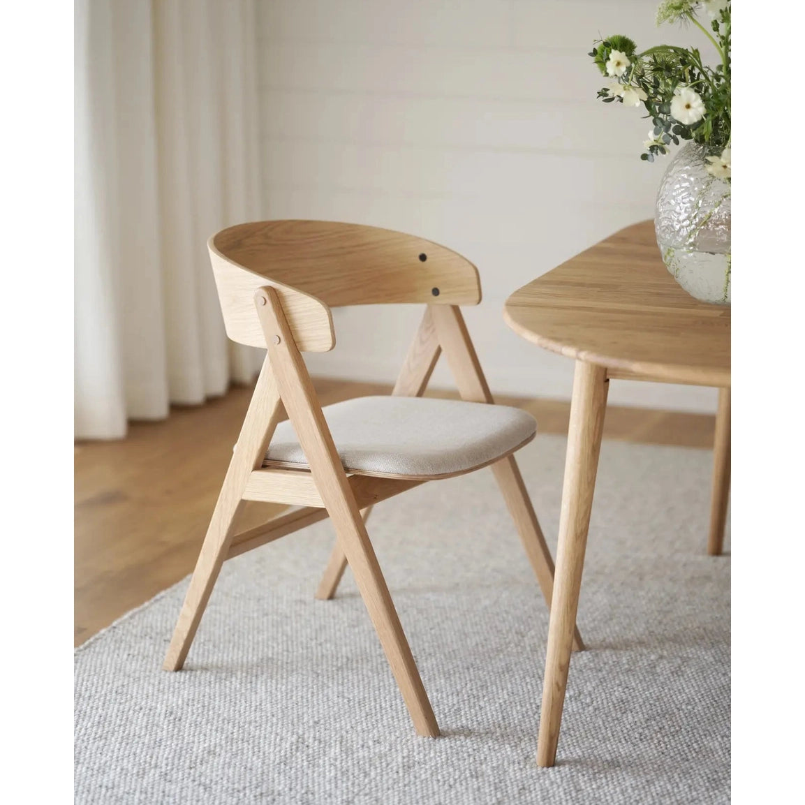 Waterton spisestol med armstøtte Rowico Spisestol