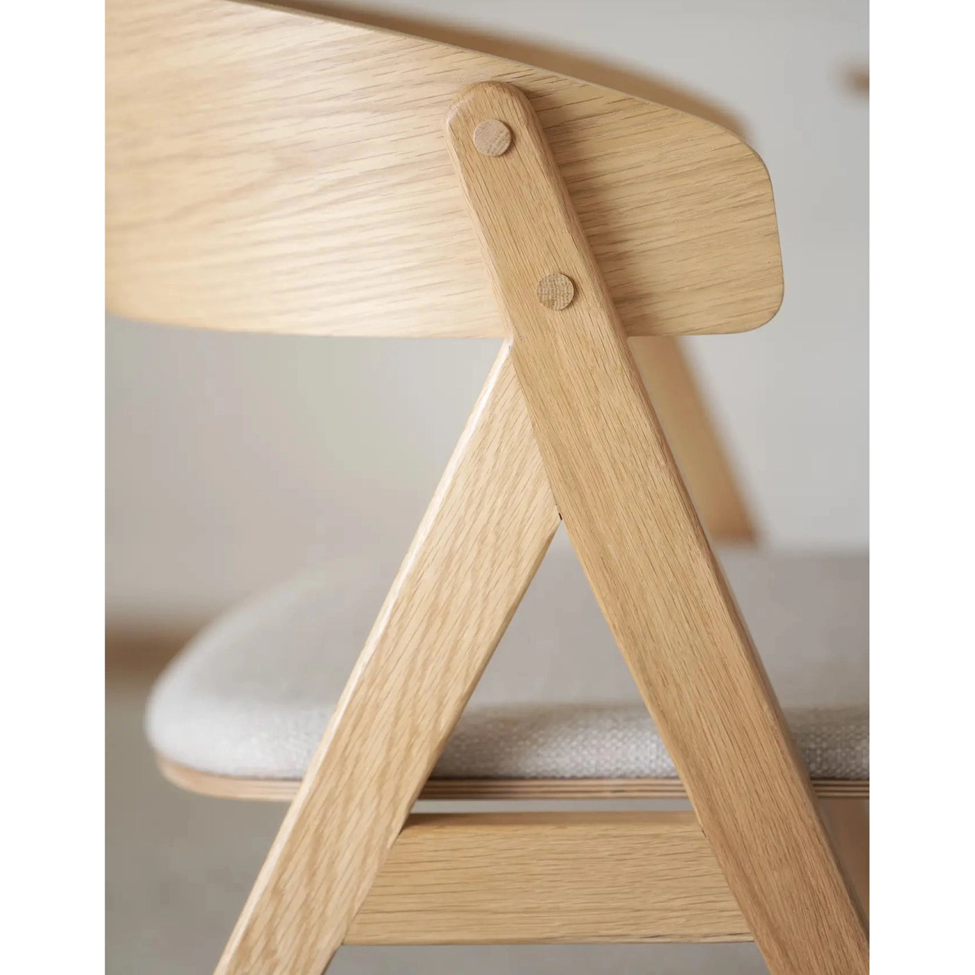 Waterton spisestol med armstøtte Rowico Spisestol