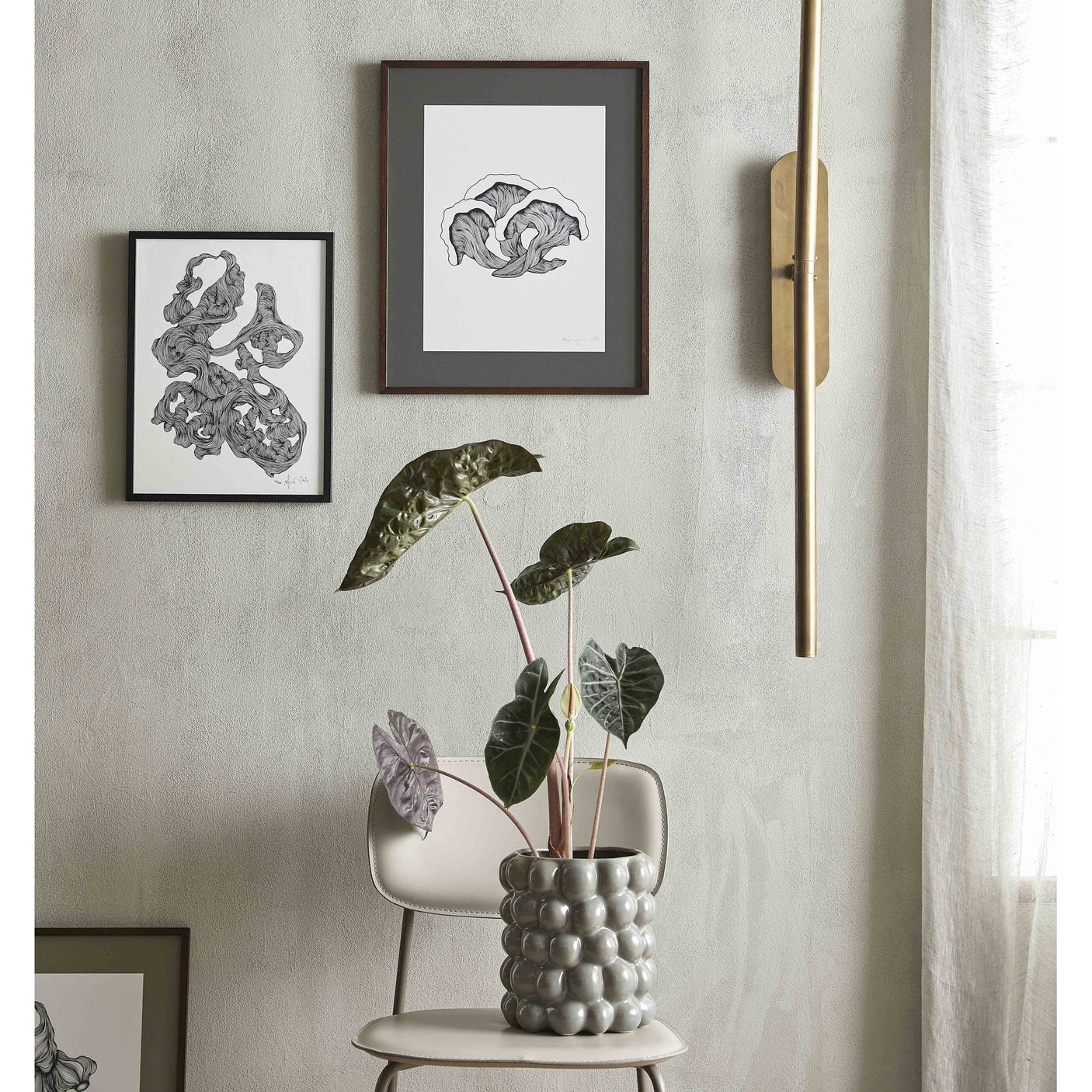 ROCAILLE illustrasjon i blekk med ramme - 40x30 cm - svart/hvit Nordal POSTERS