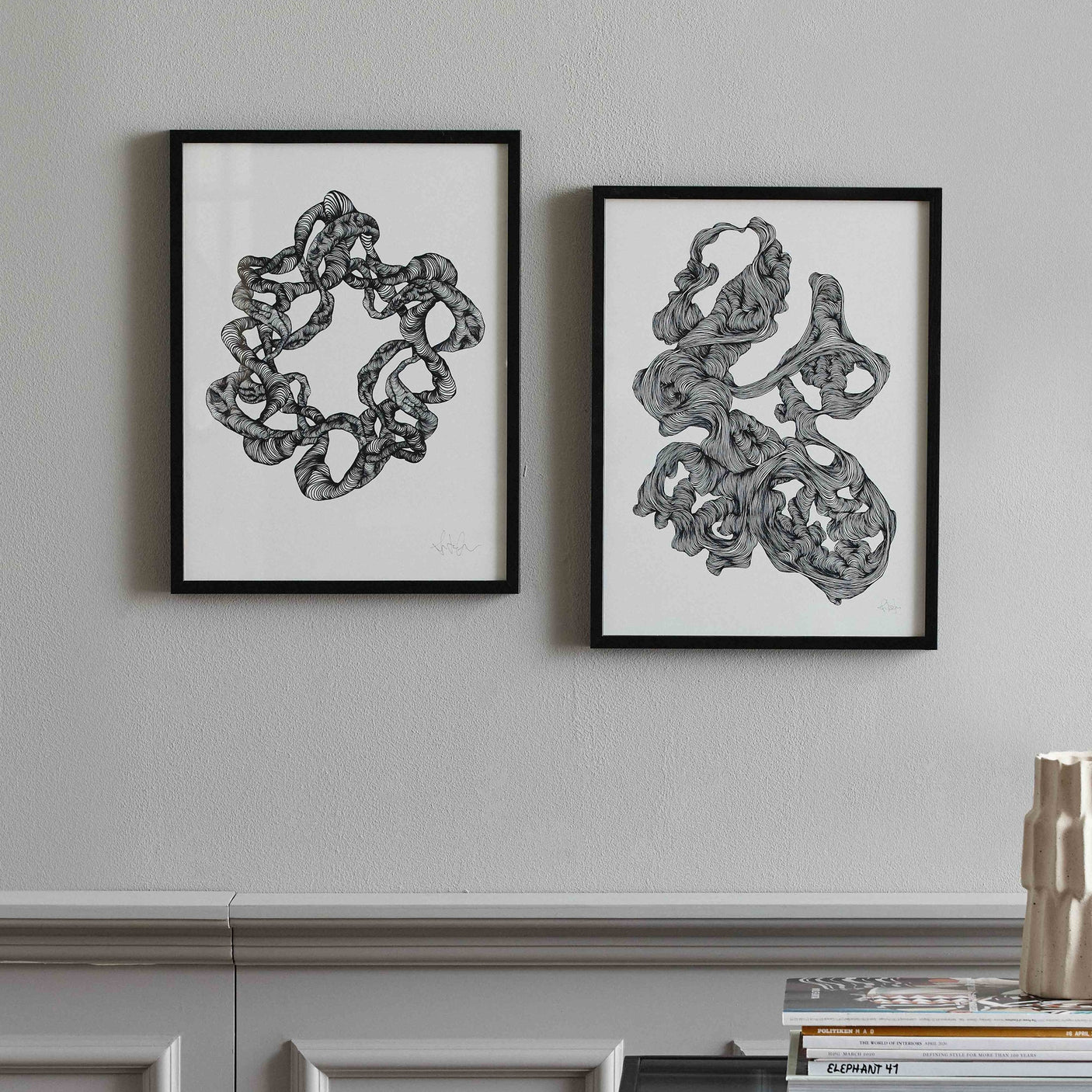 WREATH illustrasjon i blekk med ramme - 40x30 cm - svart/hvitt Nordal POSTERS