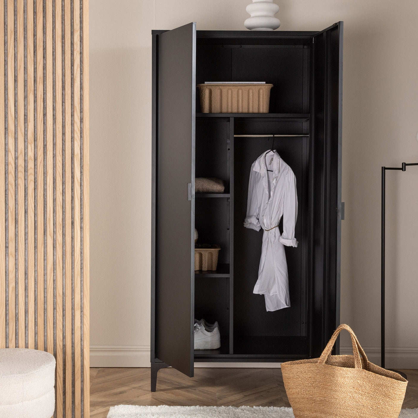 Selvfølgelig! Venture Design Klesskap