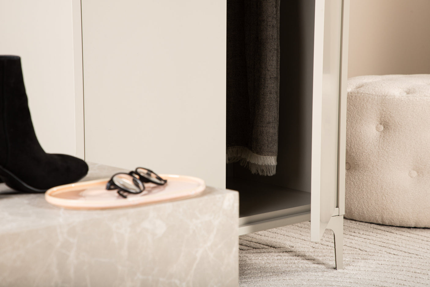 Piring Garderobe Venture Design Klesskap