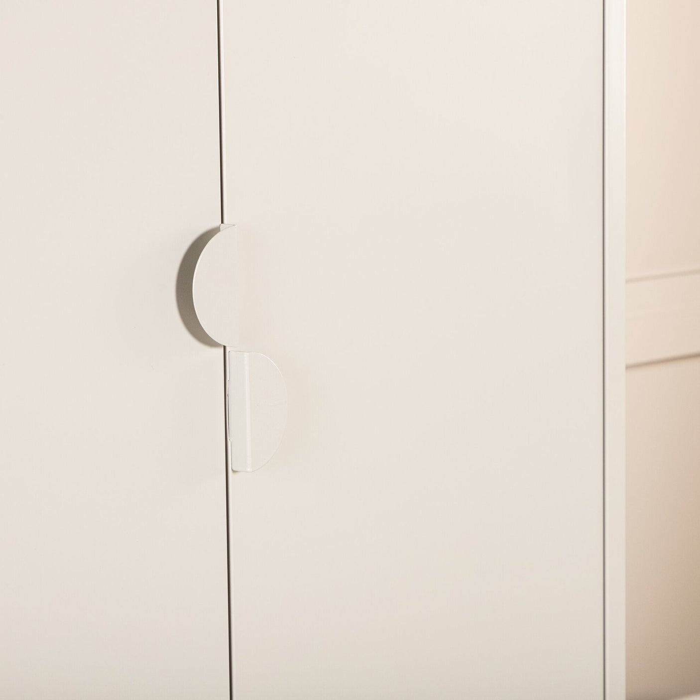 Piring Garderobe Venture Design Klesskap