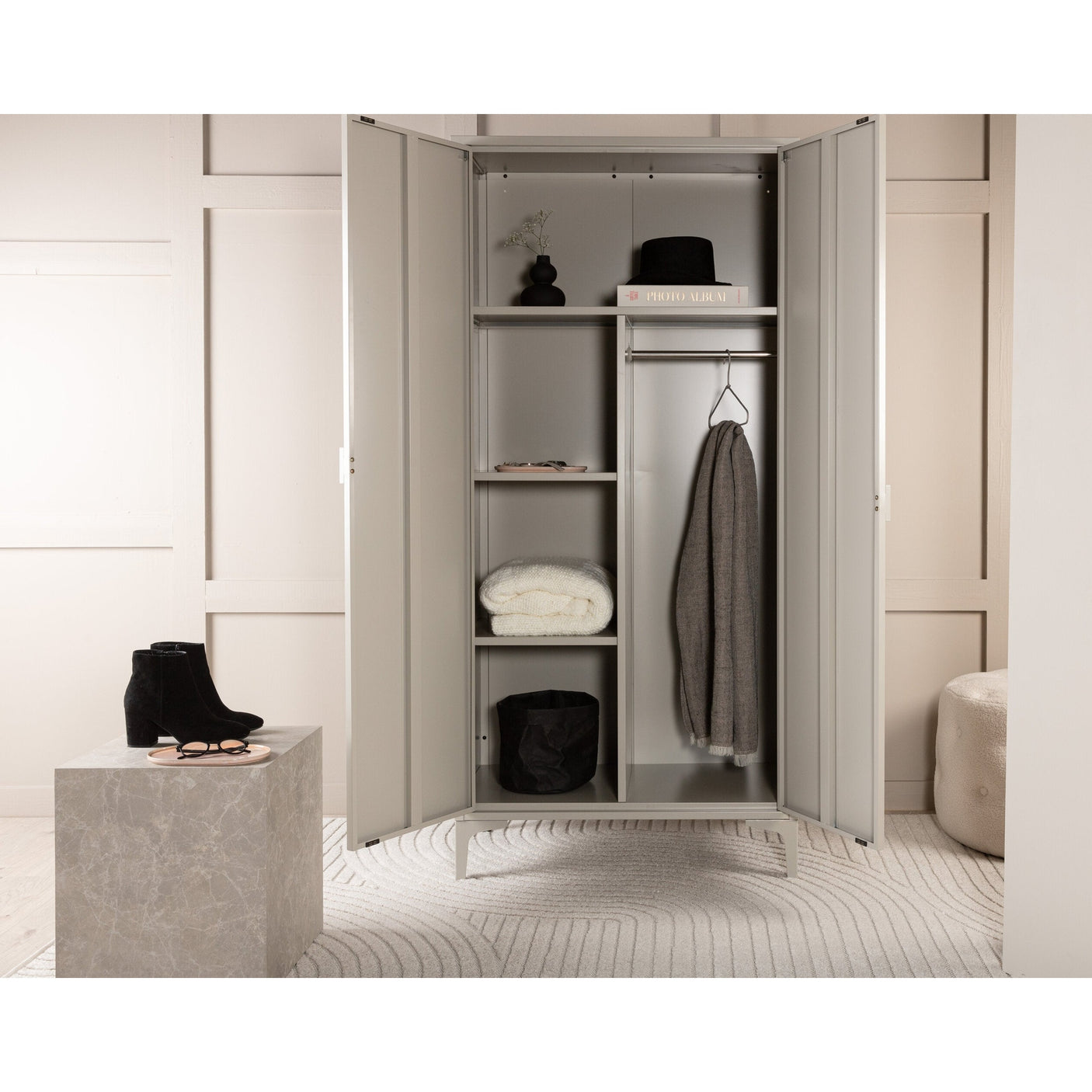 Piring Garderobe Venture Design Klesskap