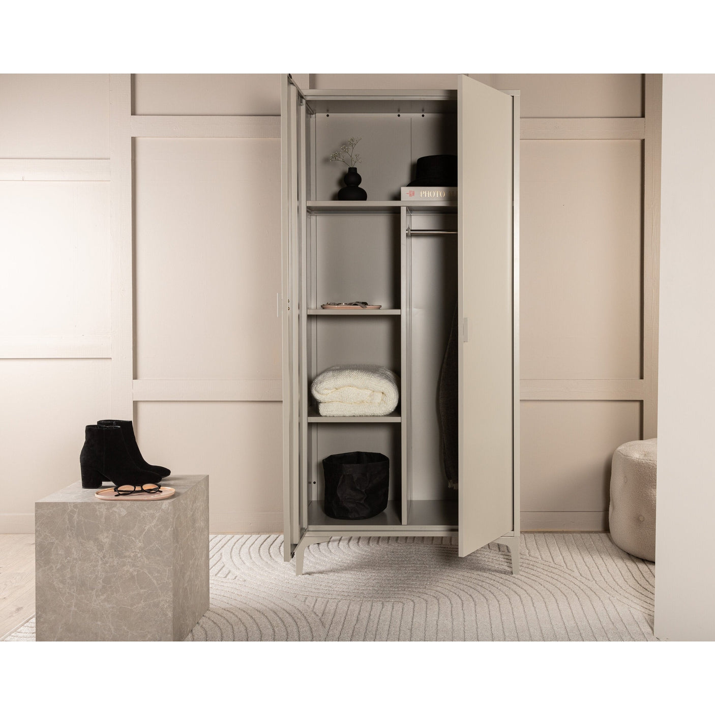 Piring Garderobe Venture Design Klesskap