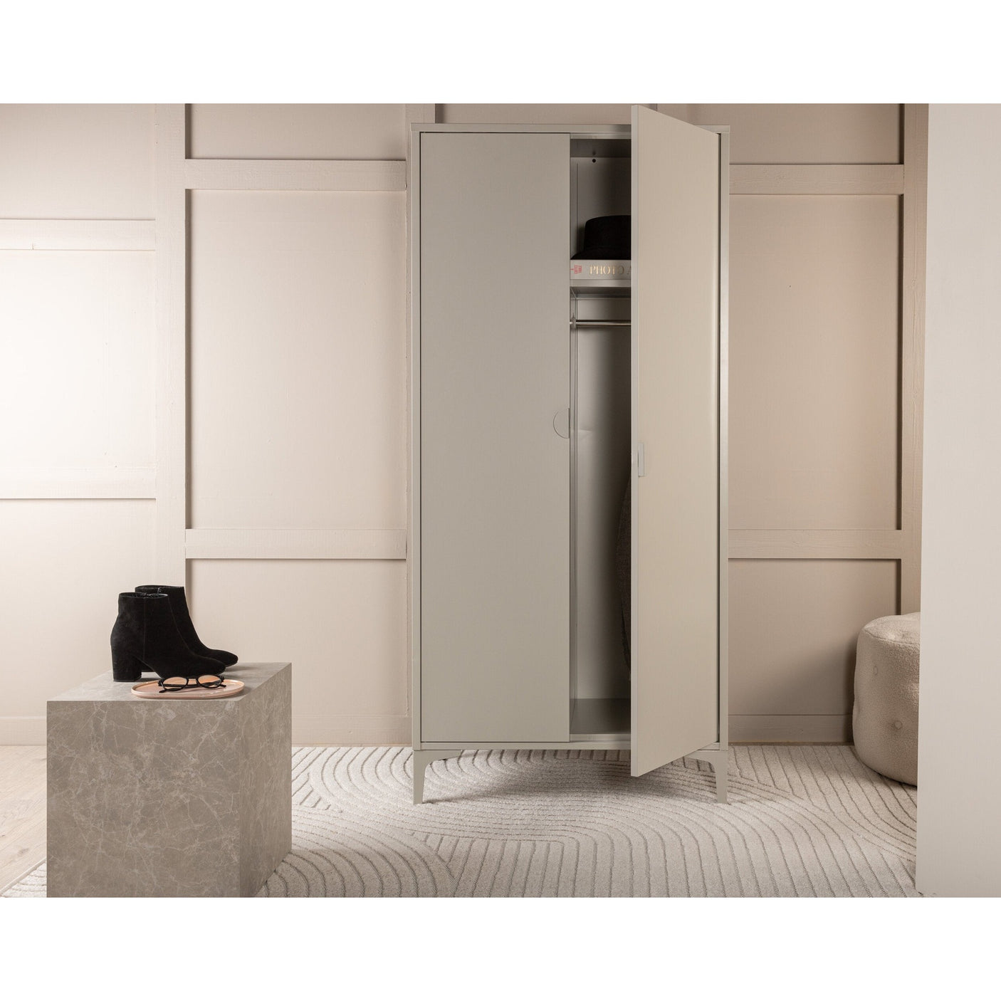 Piring Garderobe Venture Design Klesskap