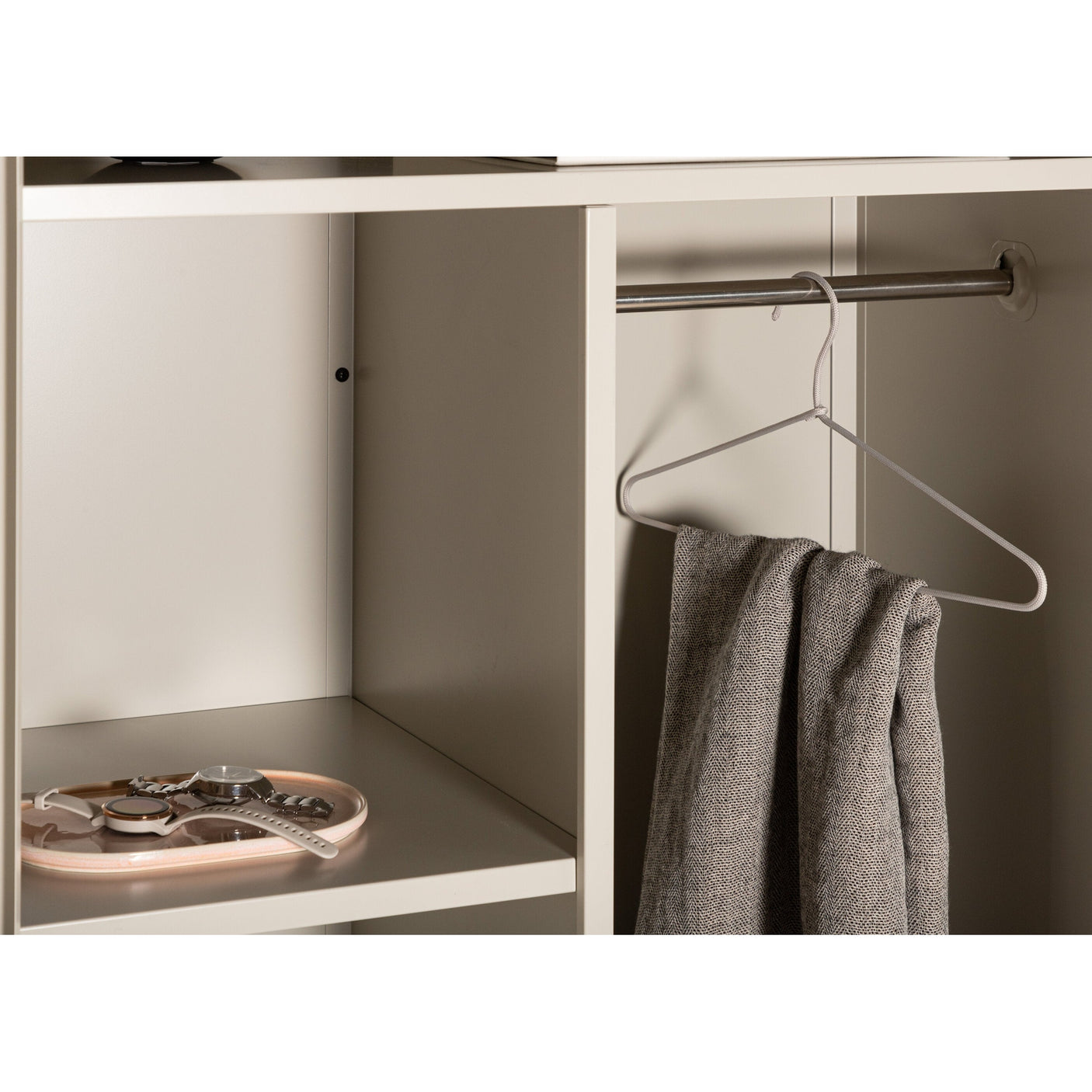 Piring Garderobe Venture Design Klesskap