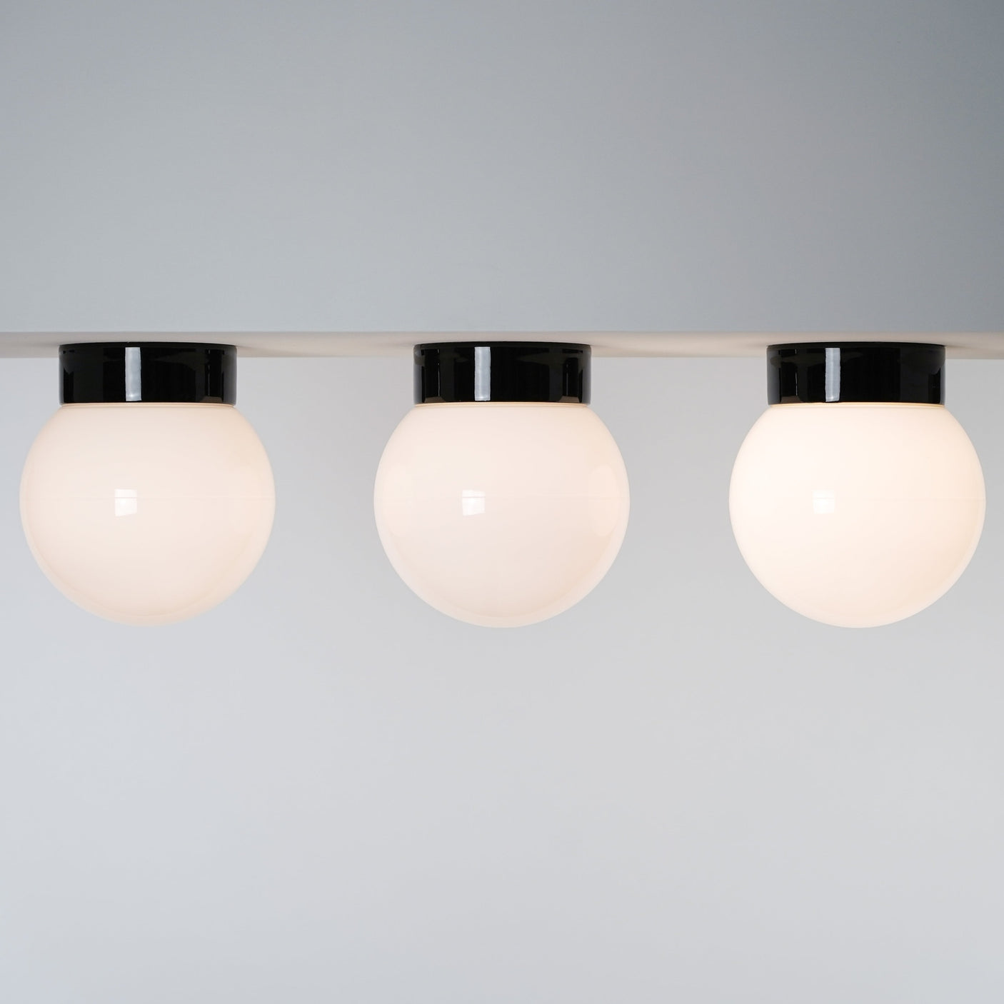 Globe 150 Matt Opal Taklampe/Vegglampe E27 IP54 Ifö Electric AB Taklampe