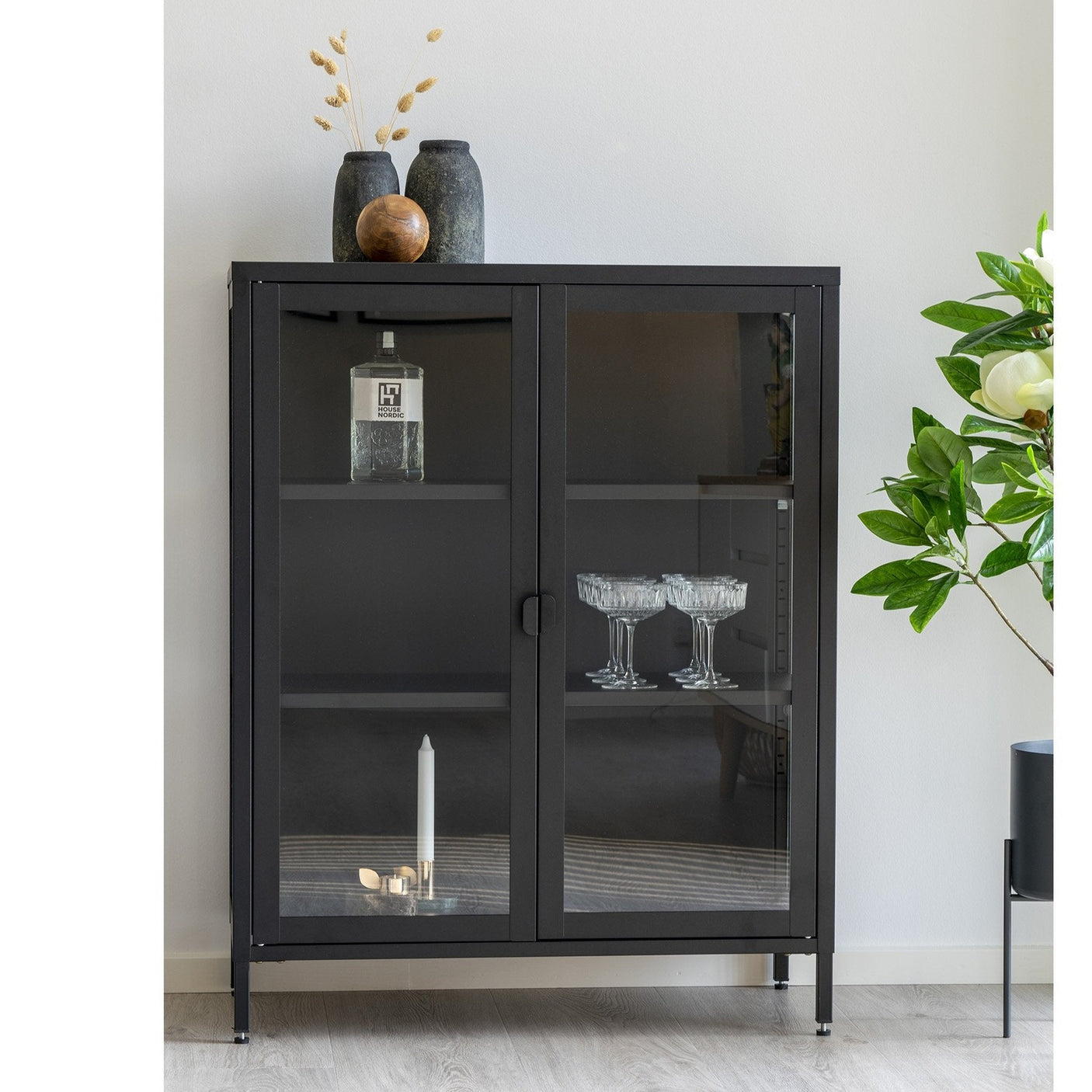 Brisbane Vitrineskap 2 hyller House Nordic Vitrineskap