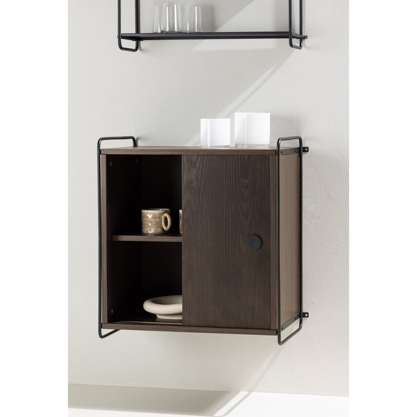 Paris vitrineskap 61 Venture Design Vitrineskap