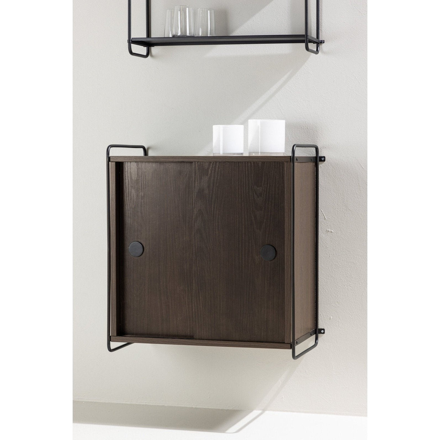 Paris vitrineskap 61 Venture Design Vitrineskap