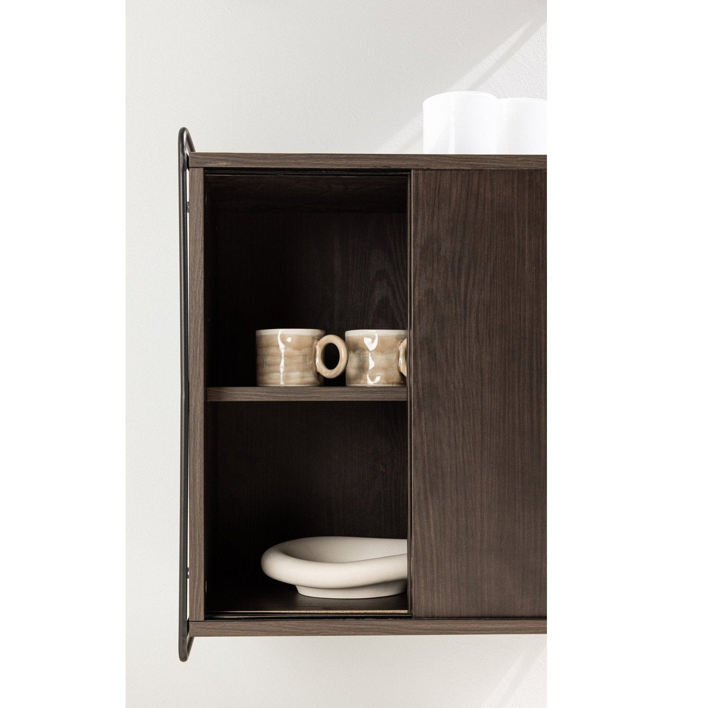 Paris vitrineskap 61 Venture Design Vitrineskap