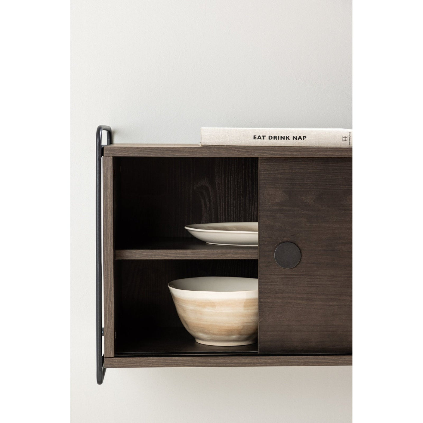 Paris vitrineskap 121 Venture Design Vitrineskap