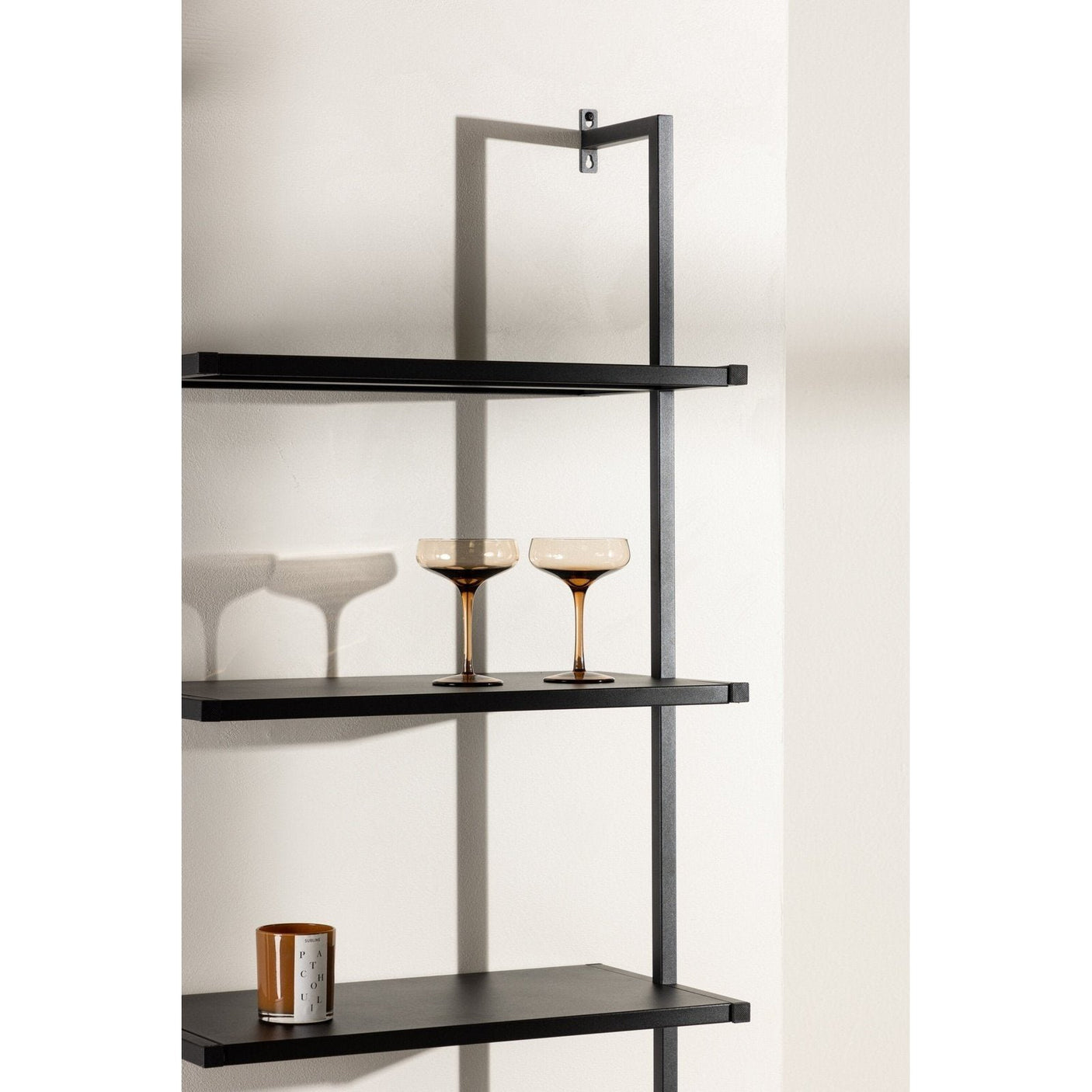 Caracas hylle kun 1 stk Outletvare Venture Design Hylle