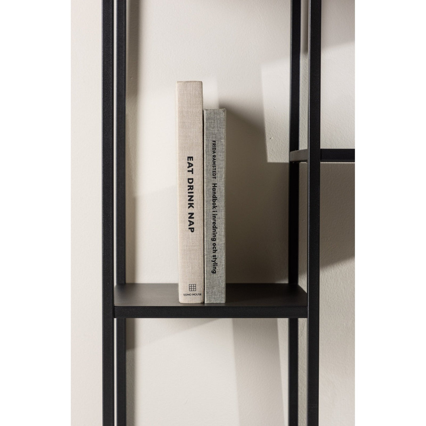 Puno Hylle Venture Design Sidebord