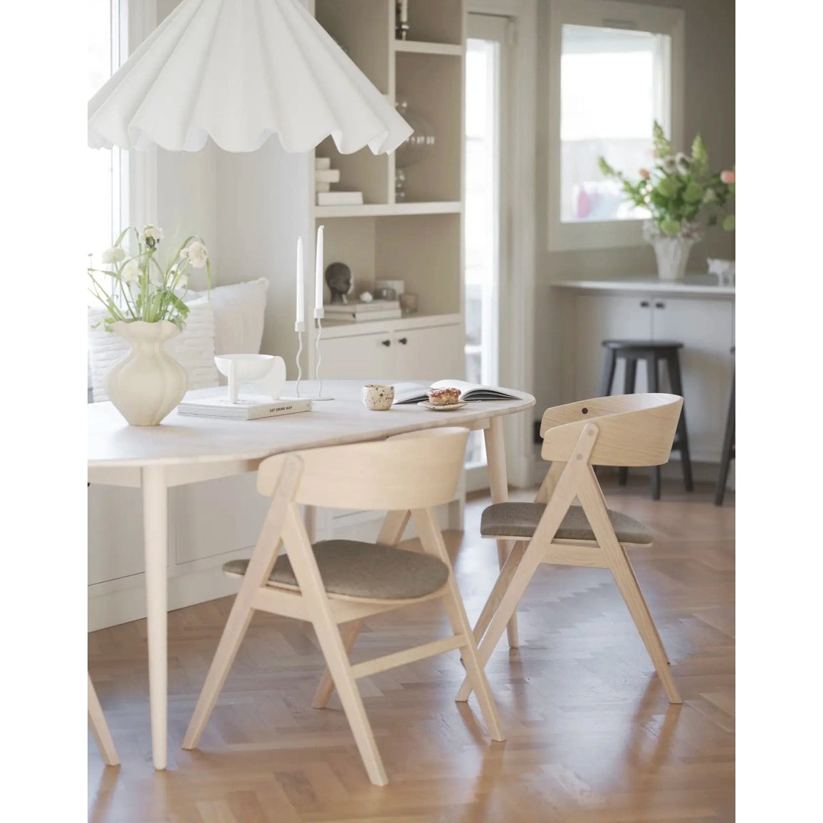 Waterton spisestol med armstøtte Rowico Spisestol