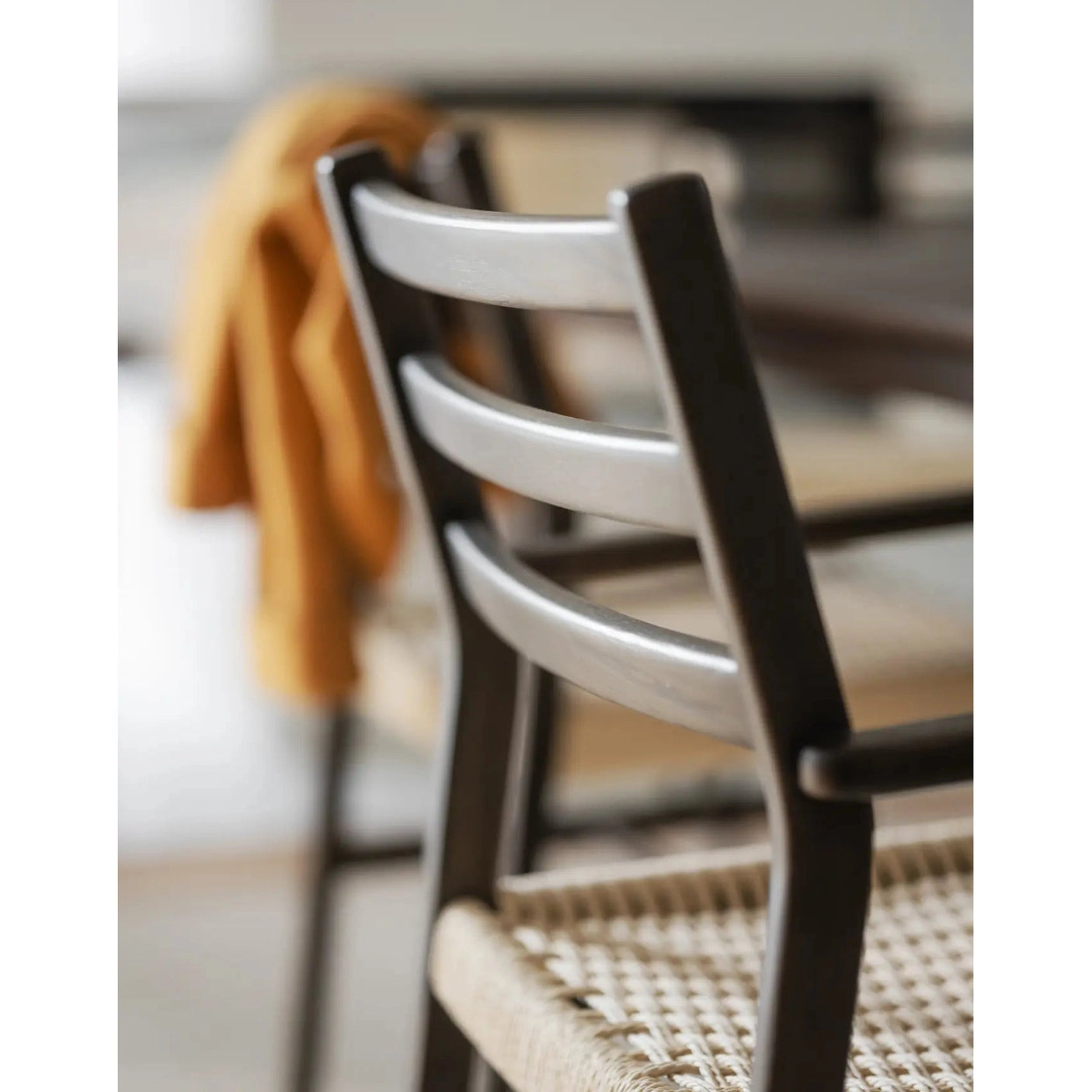 Harlan spisestol med armstøtte Rowico Spisestol