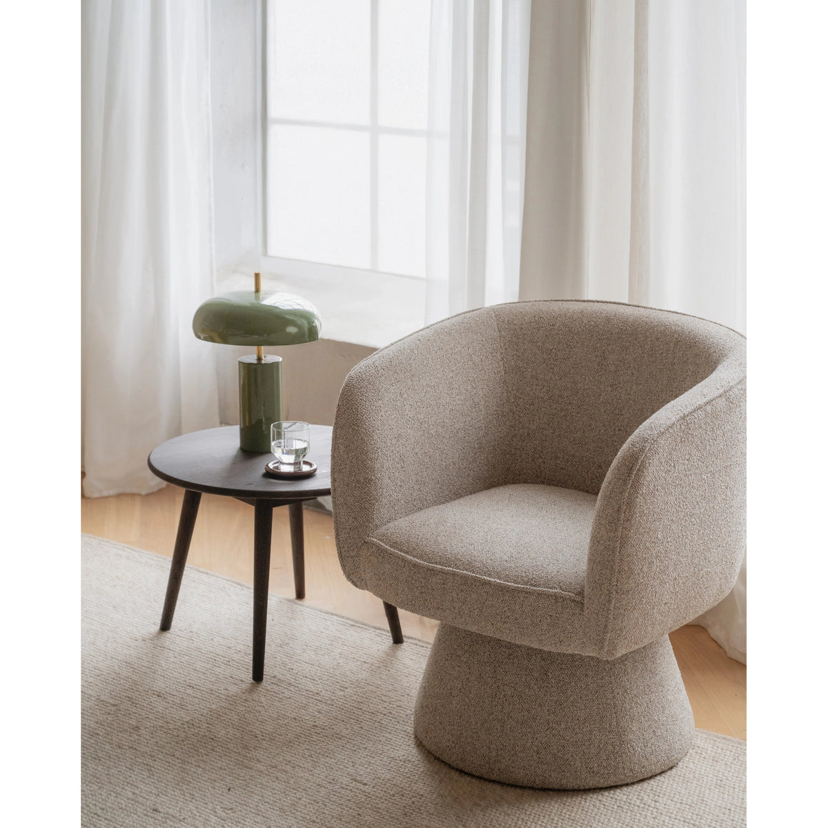 Sofa stol Shoreham i beige stoff, roterbar Rowico Sofa chairs