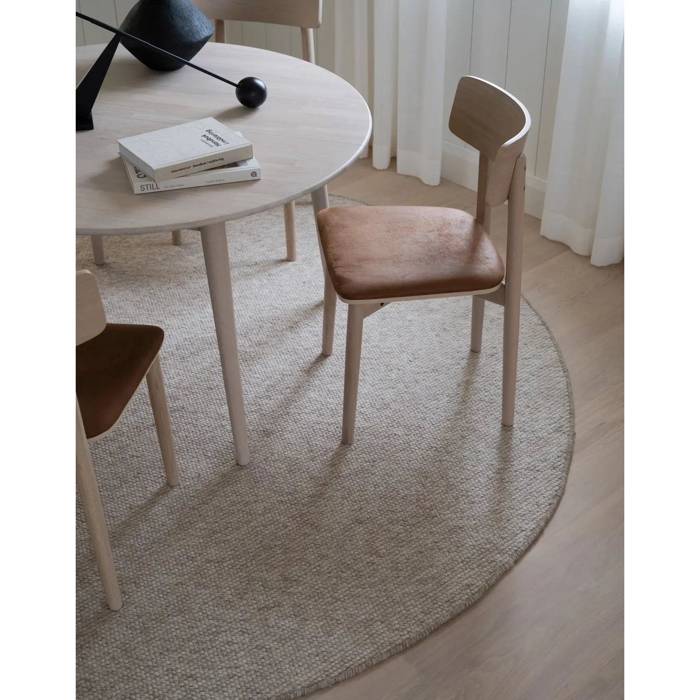 Tyler spisebord m/ ileggsplate Ø120/165 Rowico Spisebord