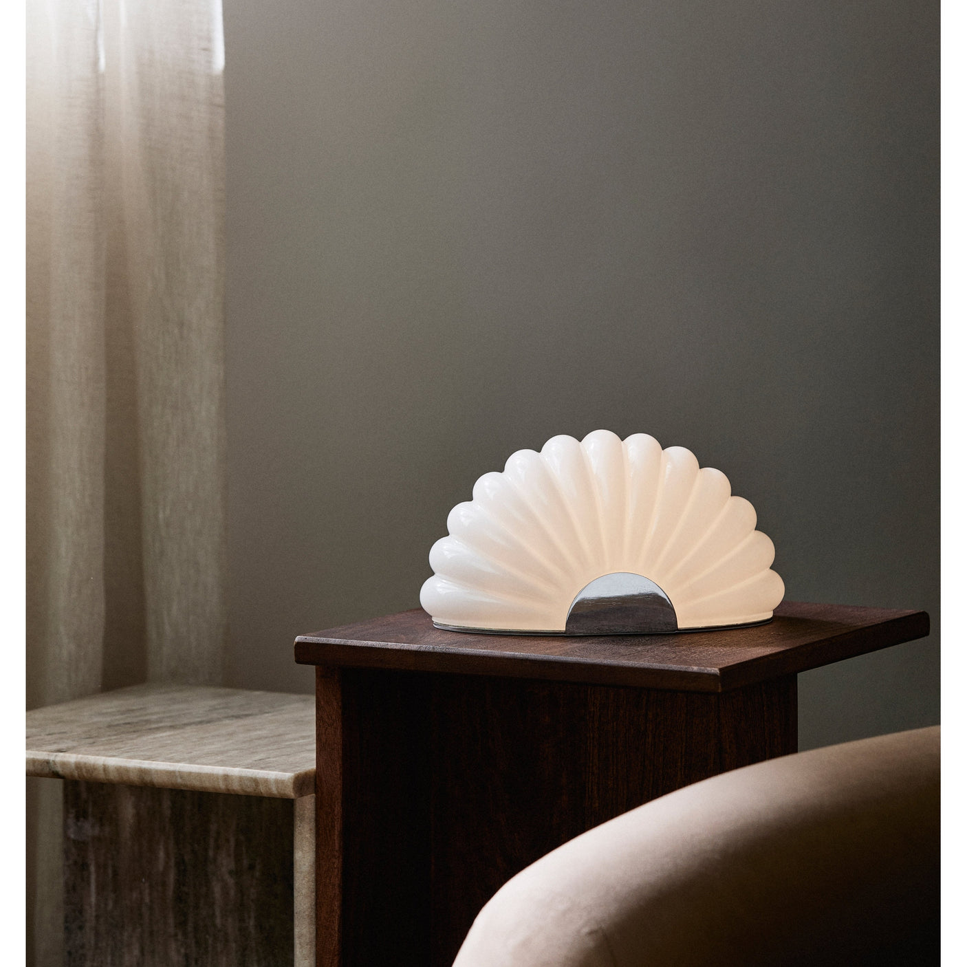 CHIA lampe med krom finish - hvit Nordal STAND LAMP