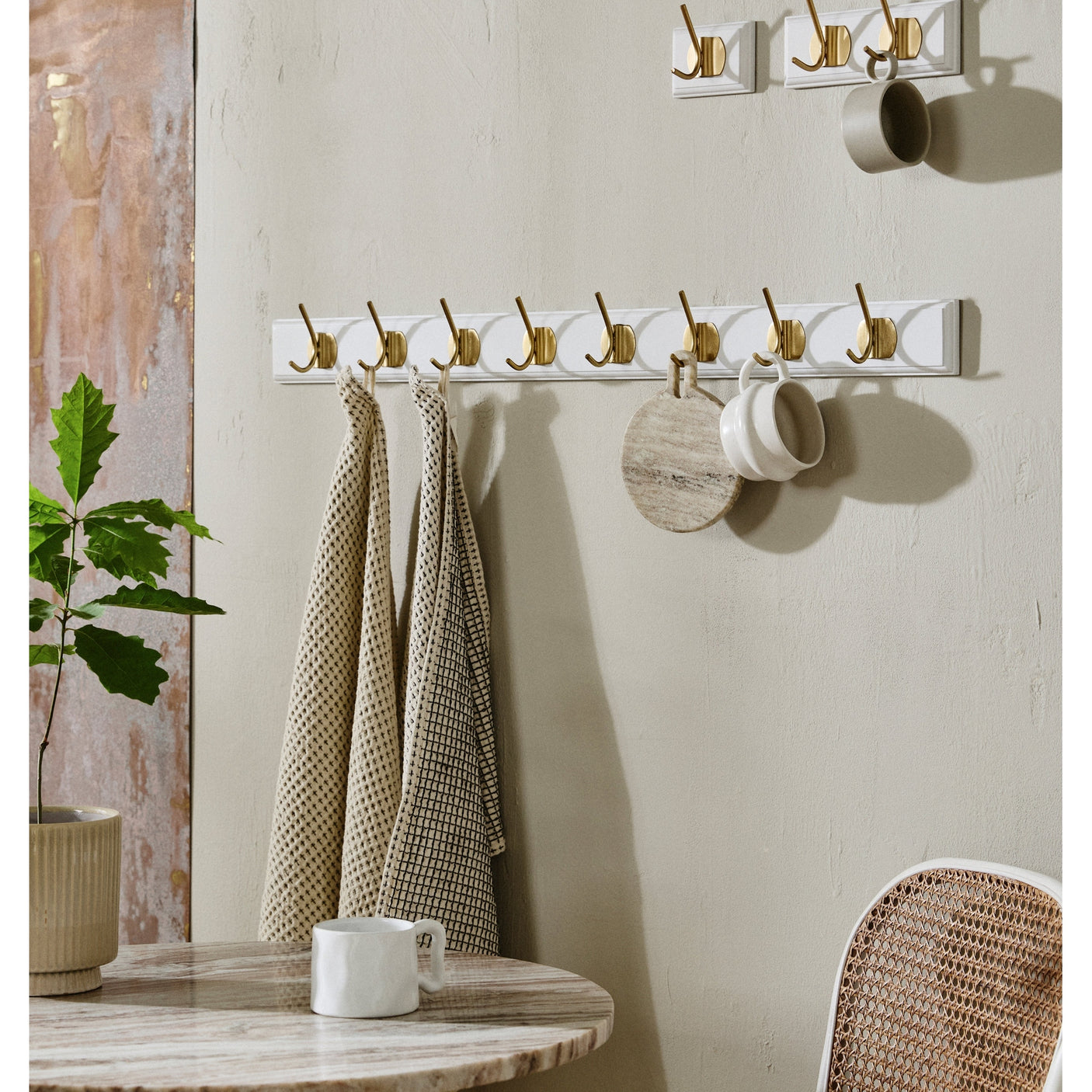 EDGY knagerække i tre med 8 brass knager - 90 cm - hvit Nordal COAT RACKS