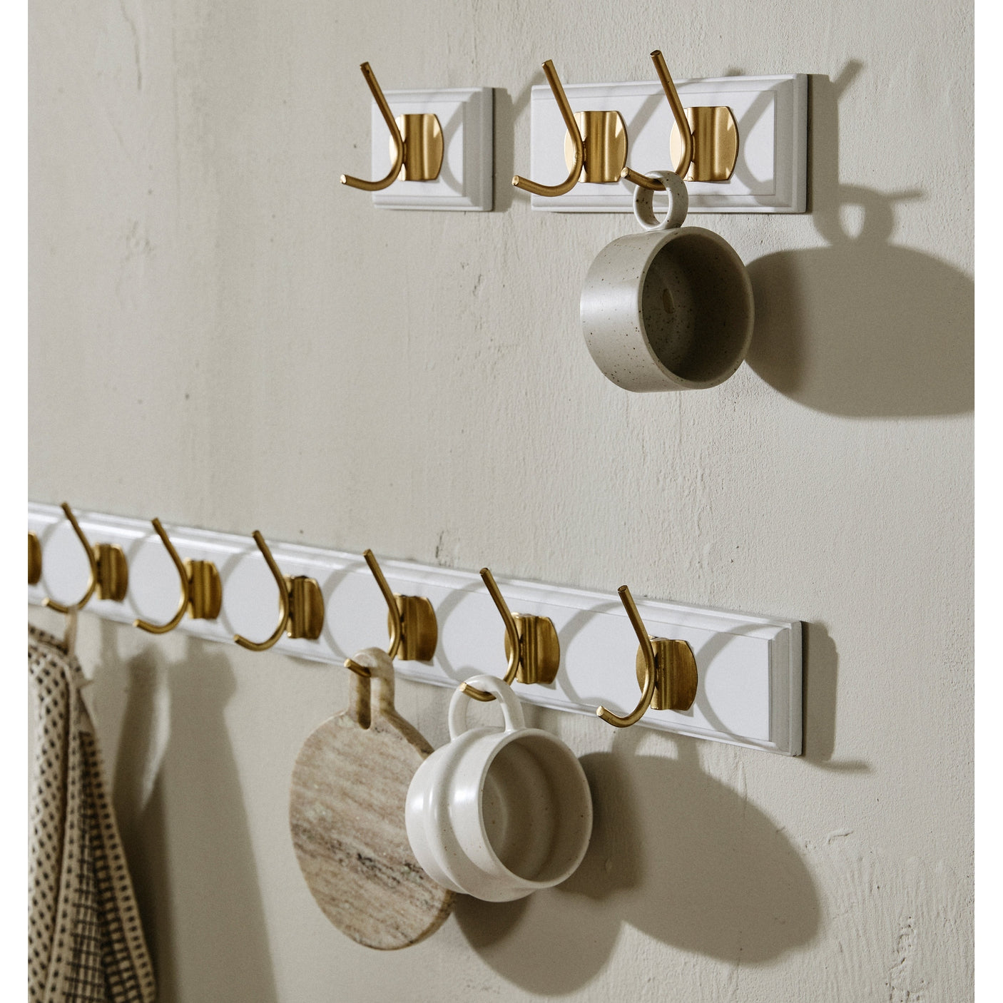 EDGY knagerække i tre med 8 brass knager - 90 cm - hvit Nordal COAT RACKS