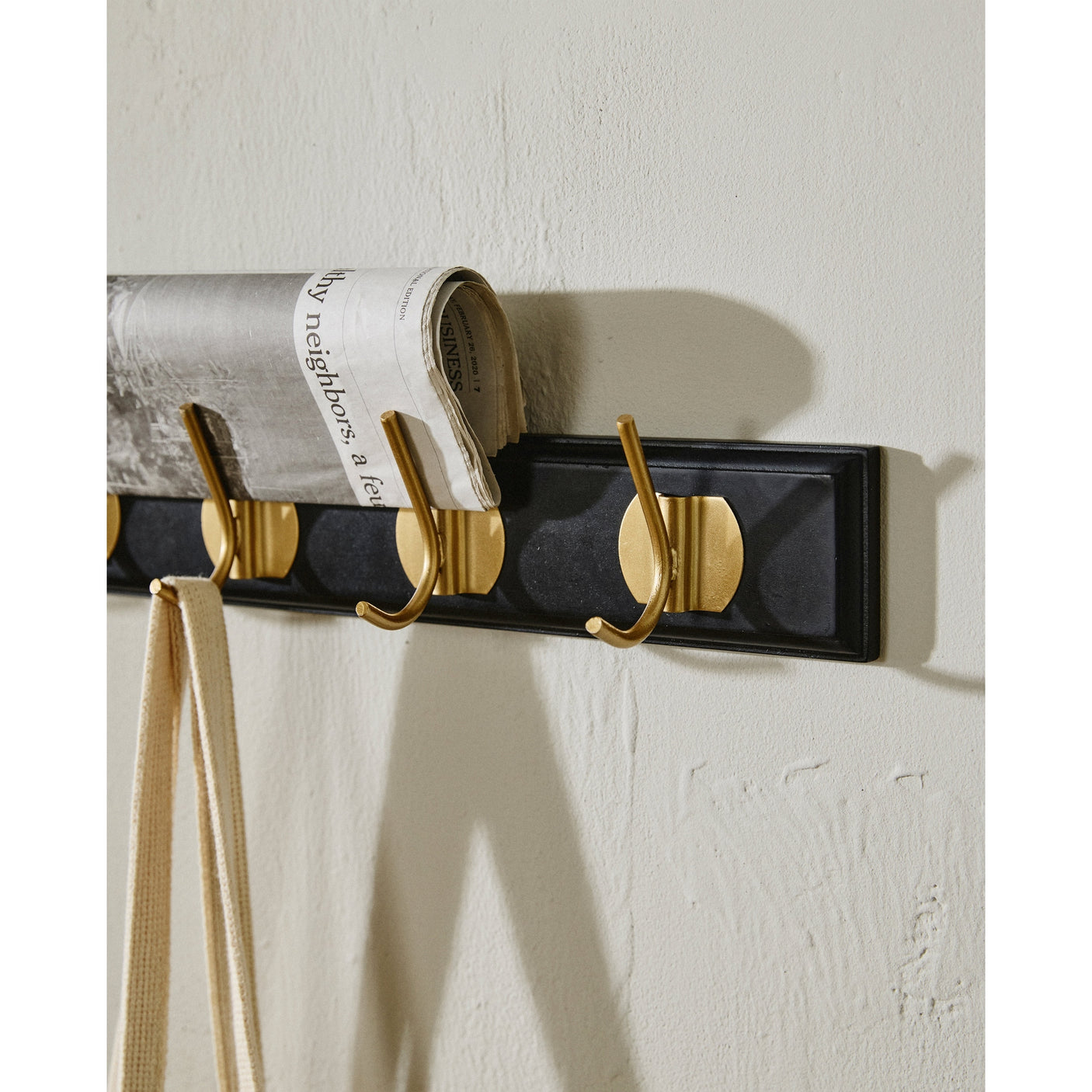 EDGY knagerække i tre med 8 brass knager - 90 cm - sort Nordal COAT RACKS